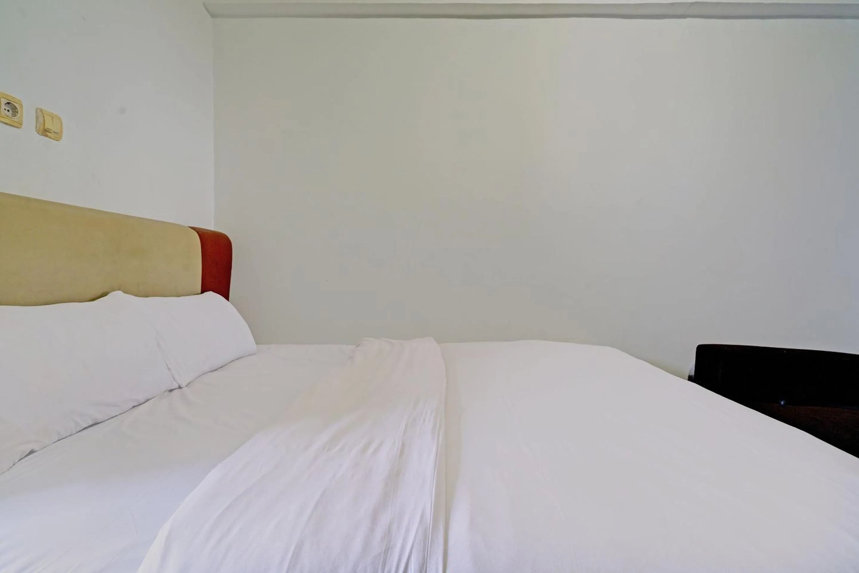 Bedroom, Bed in OYO Life 92949 Apartemen Gateway Cicadas By Qq Rent