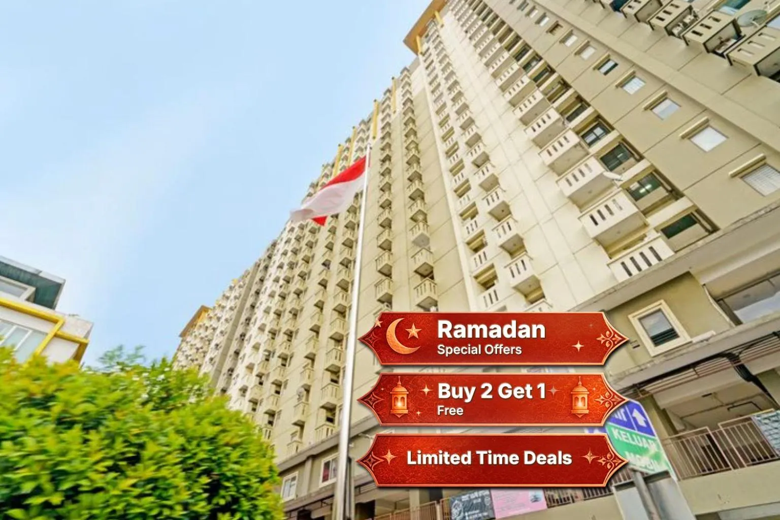 Facade/entrance in OYO Life 92949 Apartemen Gateway Cicadas By Qq Rent