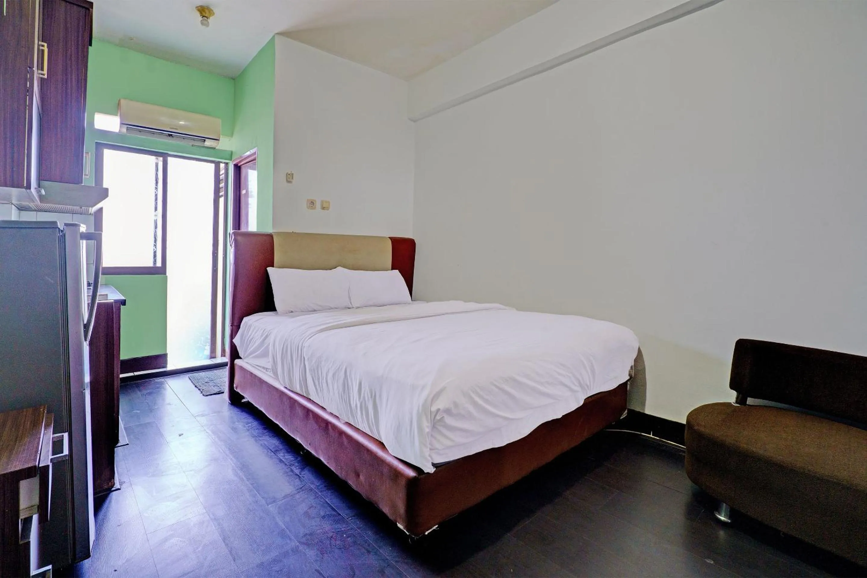 Bedroom, Bed in OYO Life 92949 Apartemen Gateway Cicadas By Qq Rent