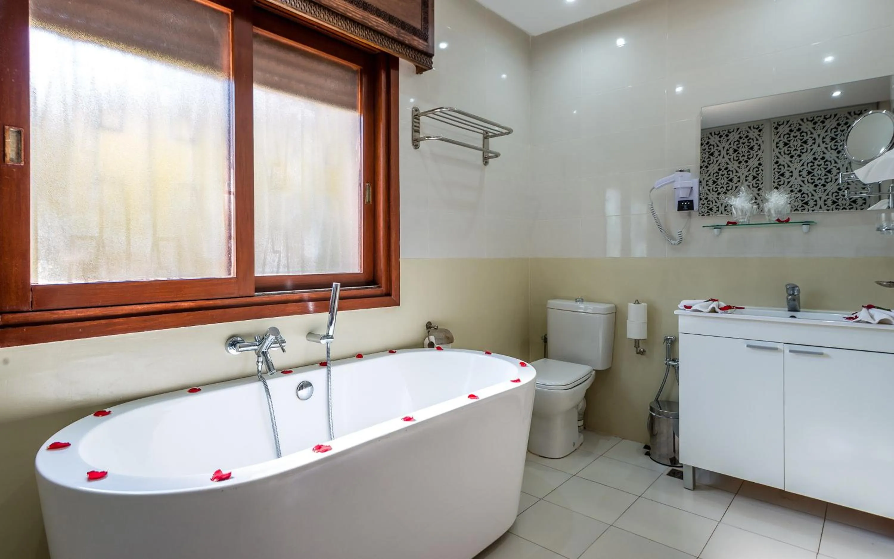 Bathroom in Hivernage Secret Suites & Garden