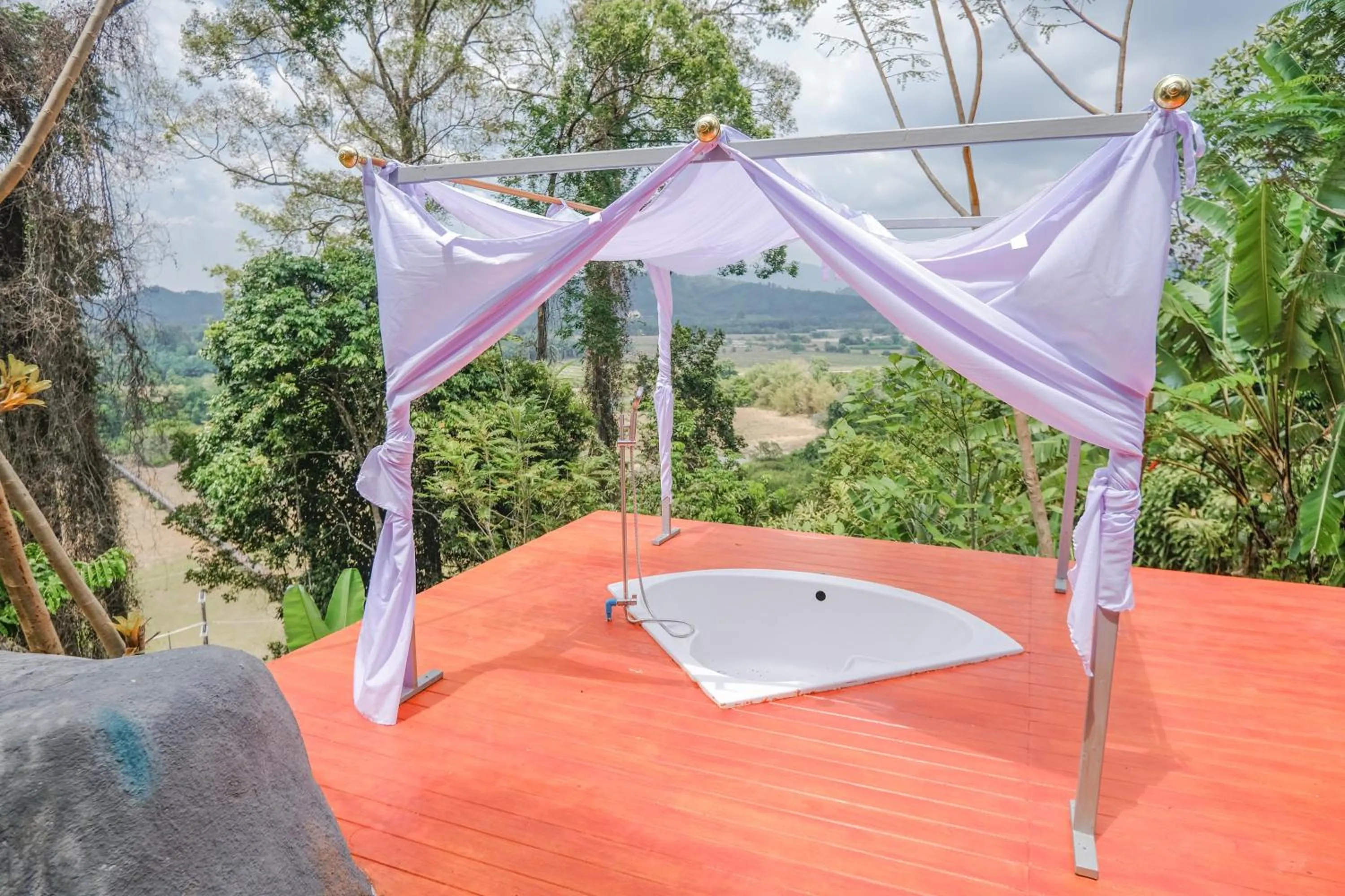 Bath in Bangmara Hill