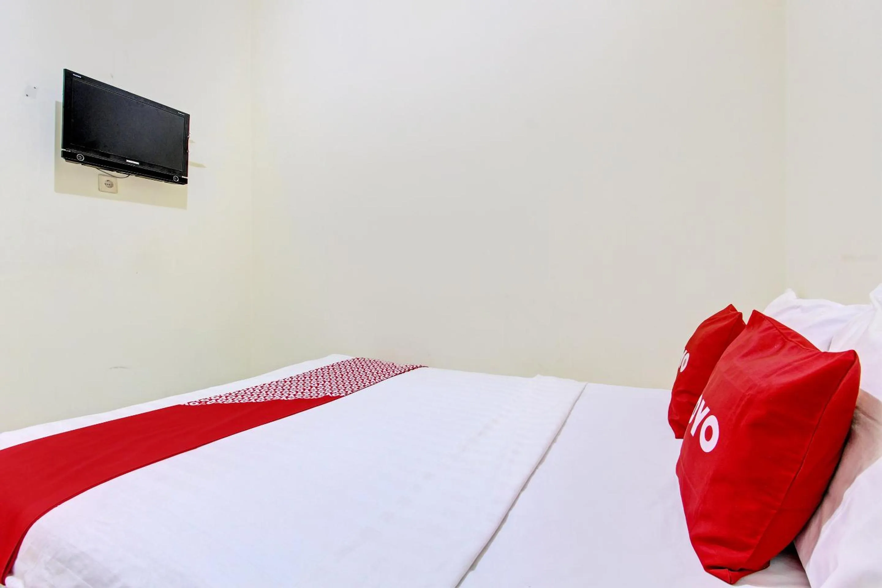 Bedroom, Bed in OYO Life 93034 Ayri Home