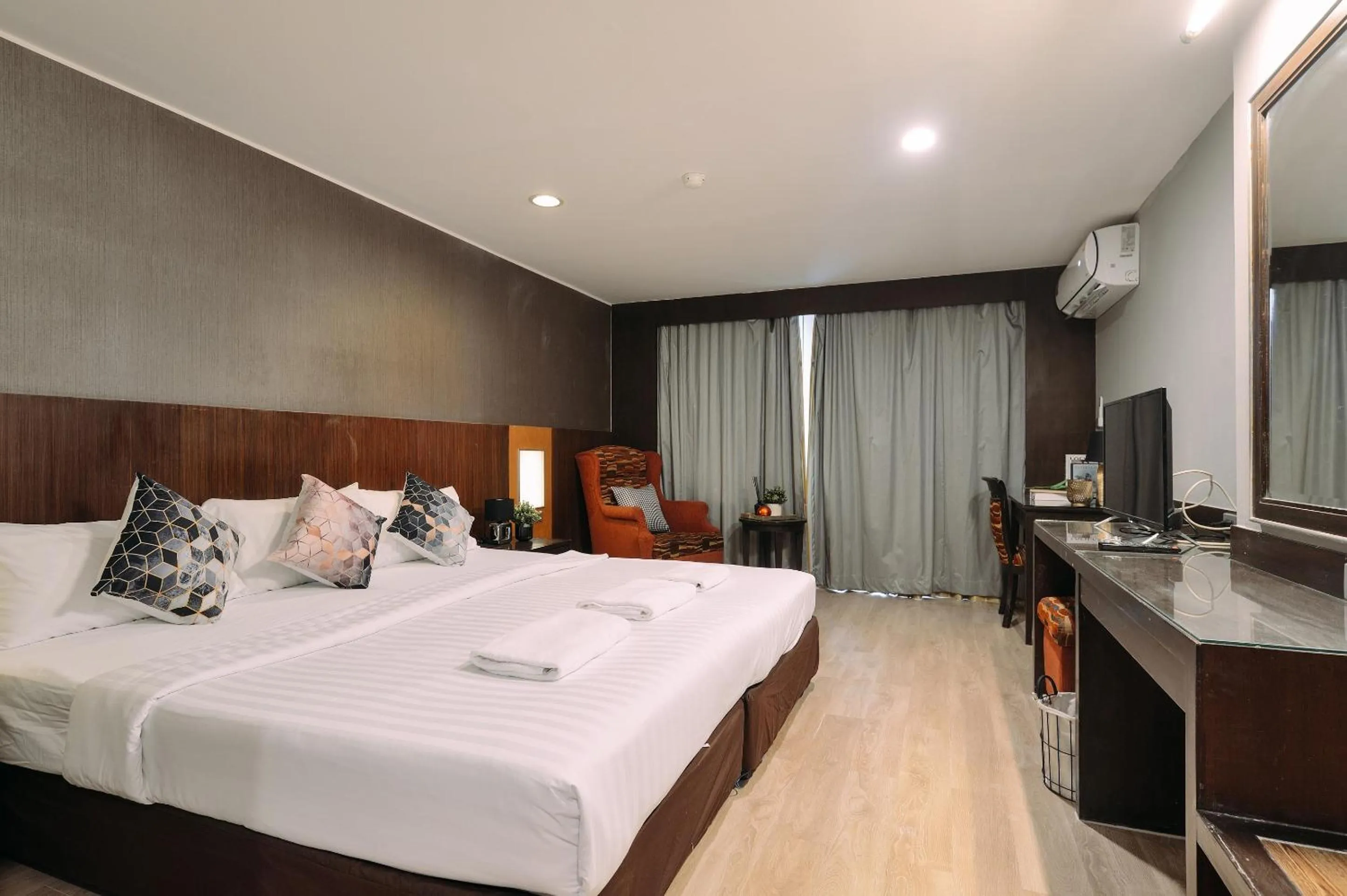 Bed in Tori crown hotel