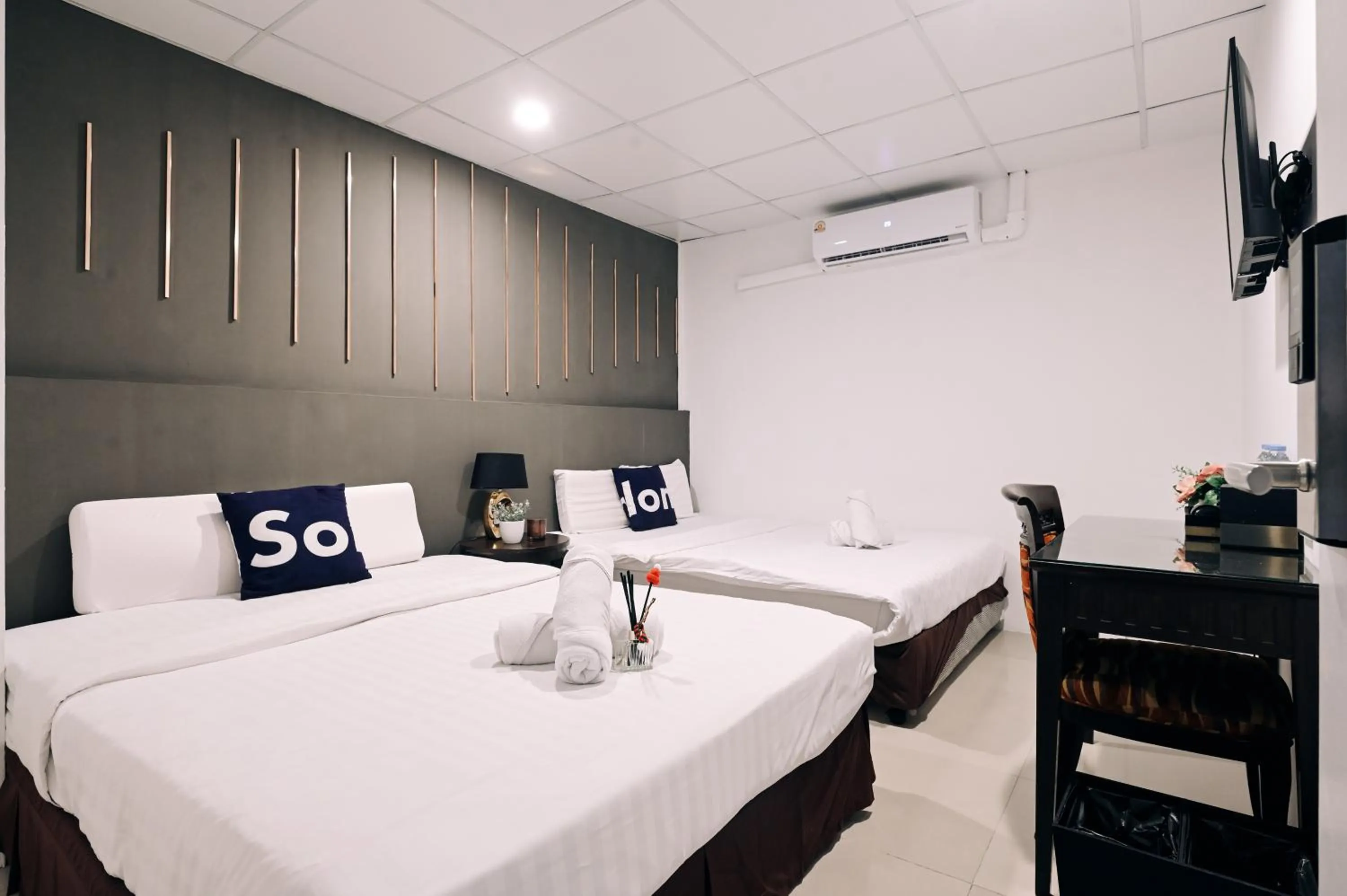 Bed in Tori crown hotel