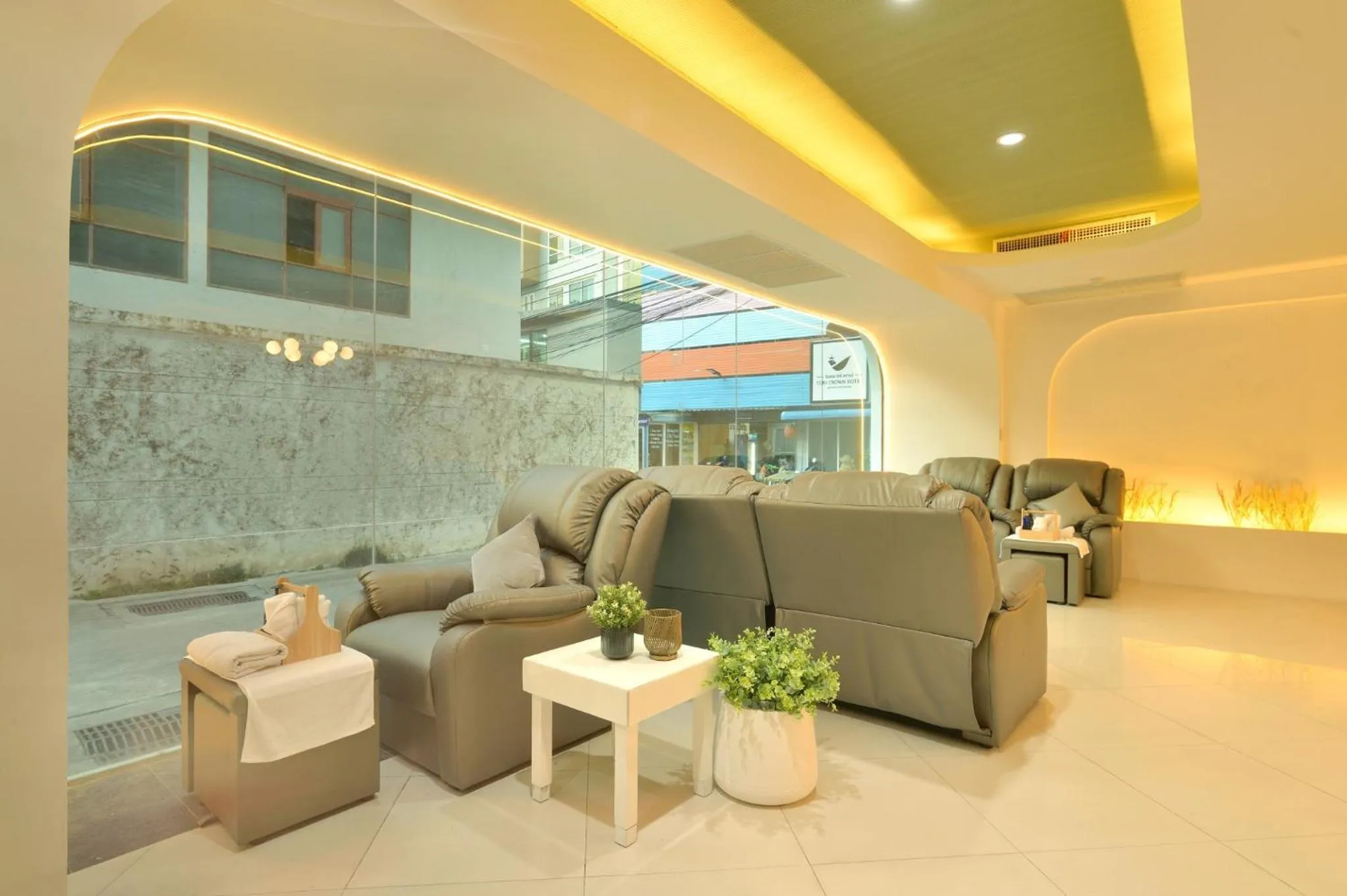 Lobby or reception in Tori crown hotel