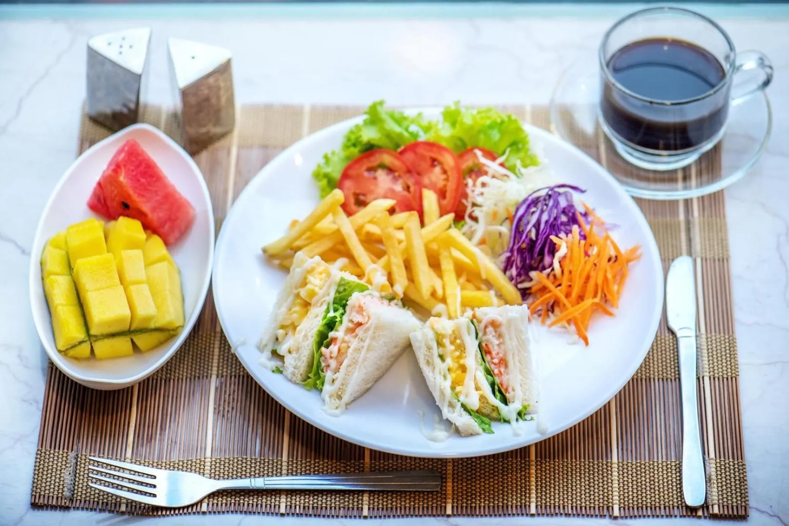 Restaurant/places to eat in Tori crown hotel