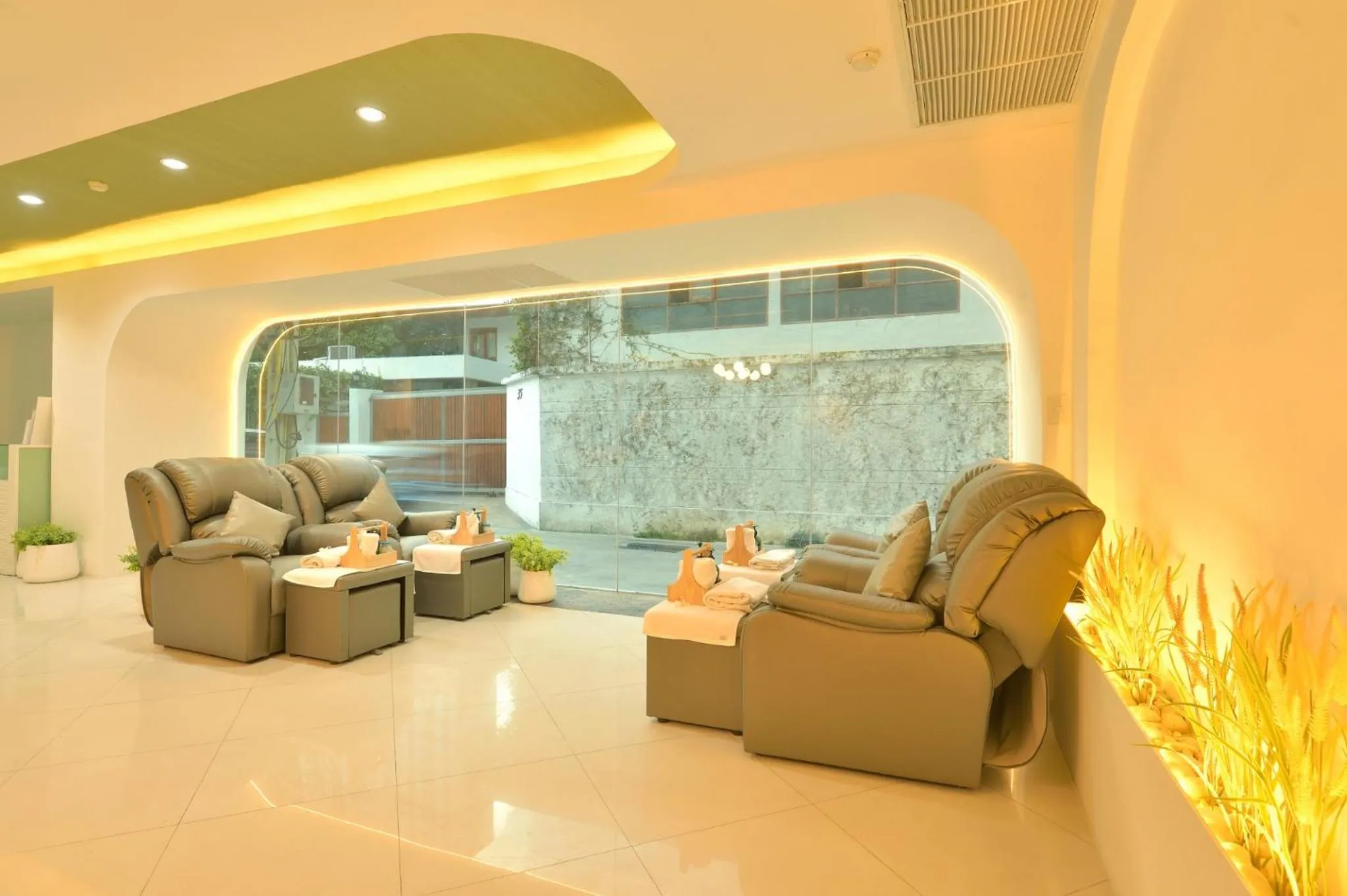 Seating area in Tori crown hotel