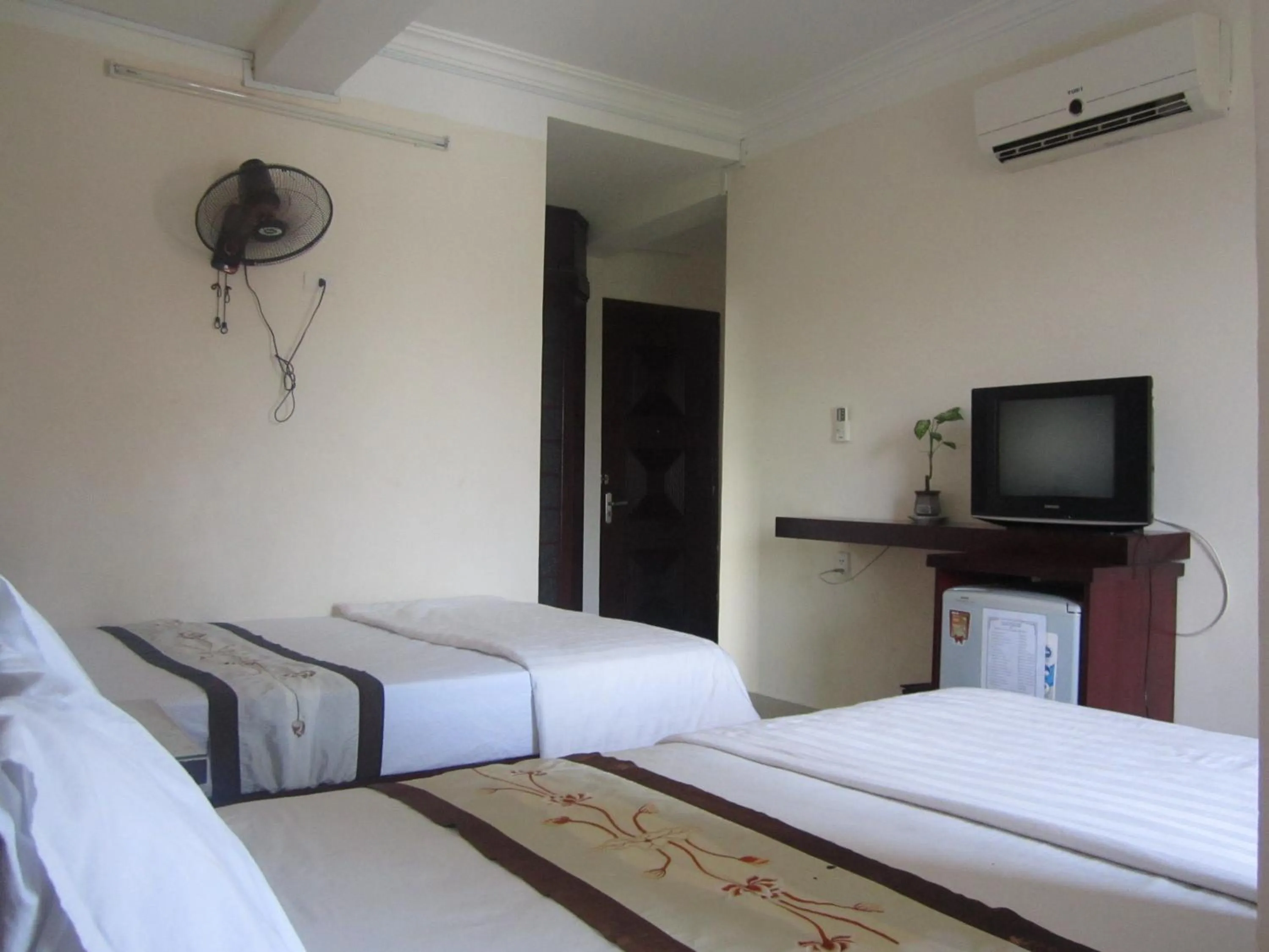 Bed in Nhiet Doi Hotel