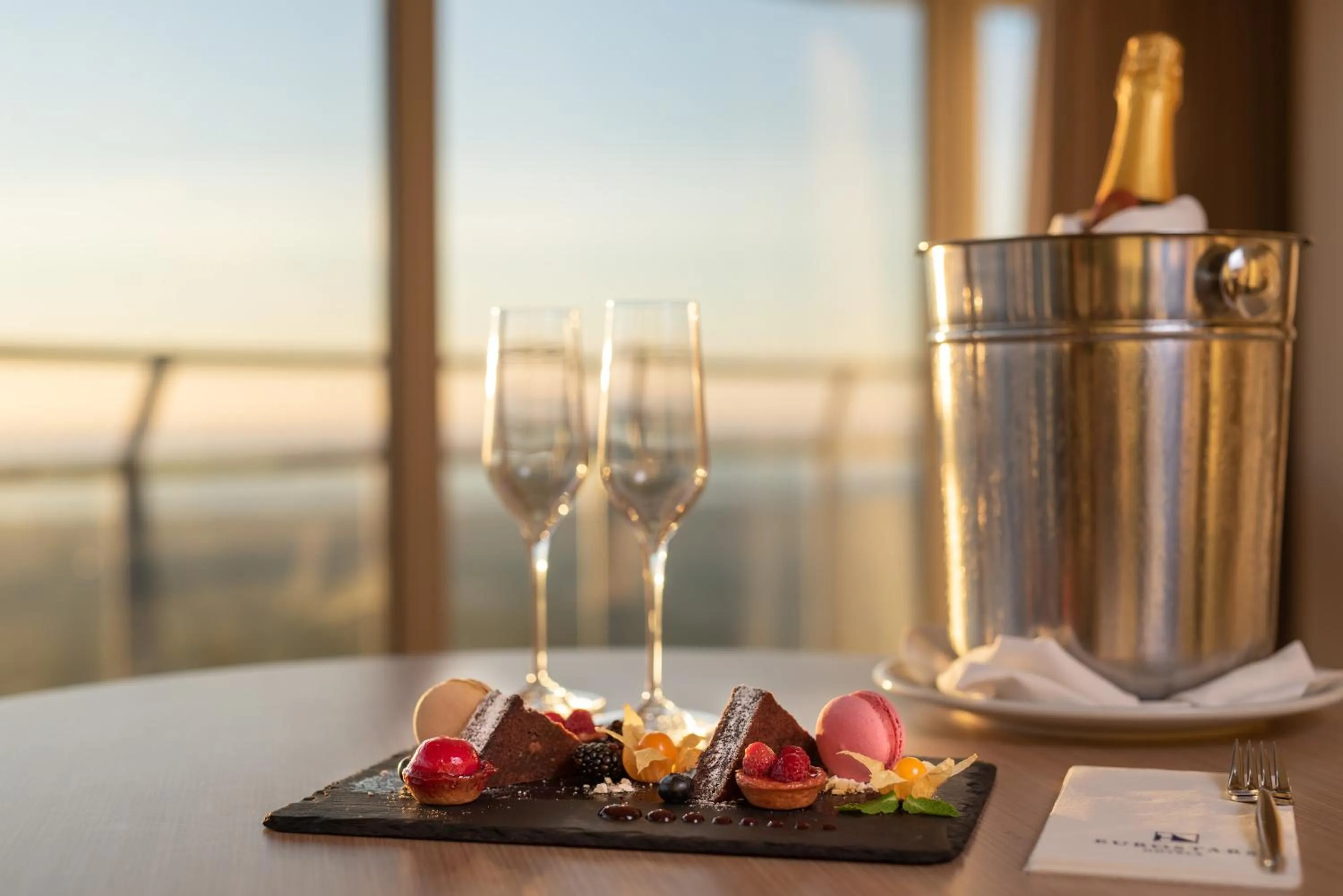 Food and drinks in Eurostars Oasis Plaza