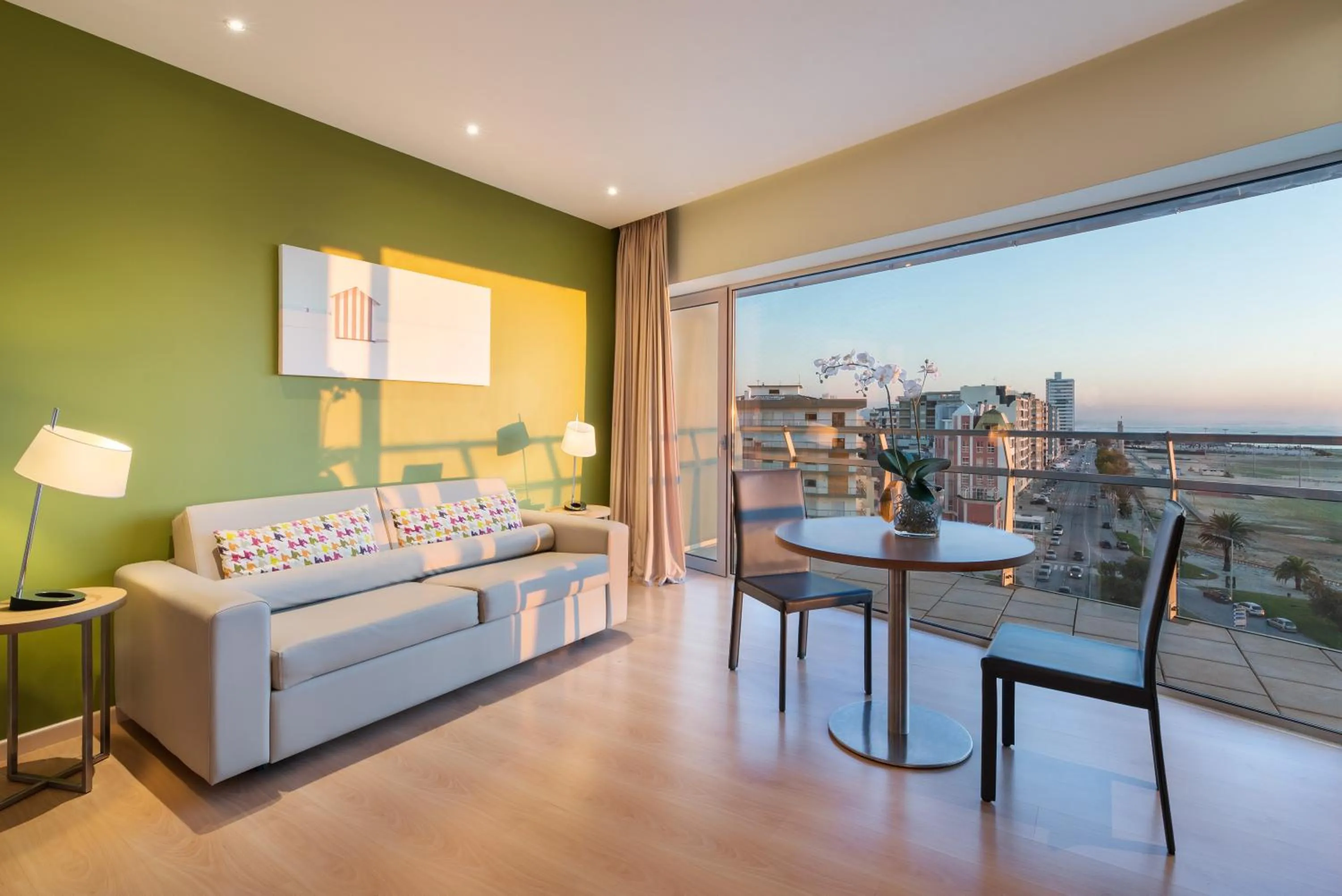 Living room, Bed in Eurostars Oasis Plaza