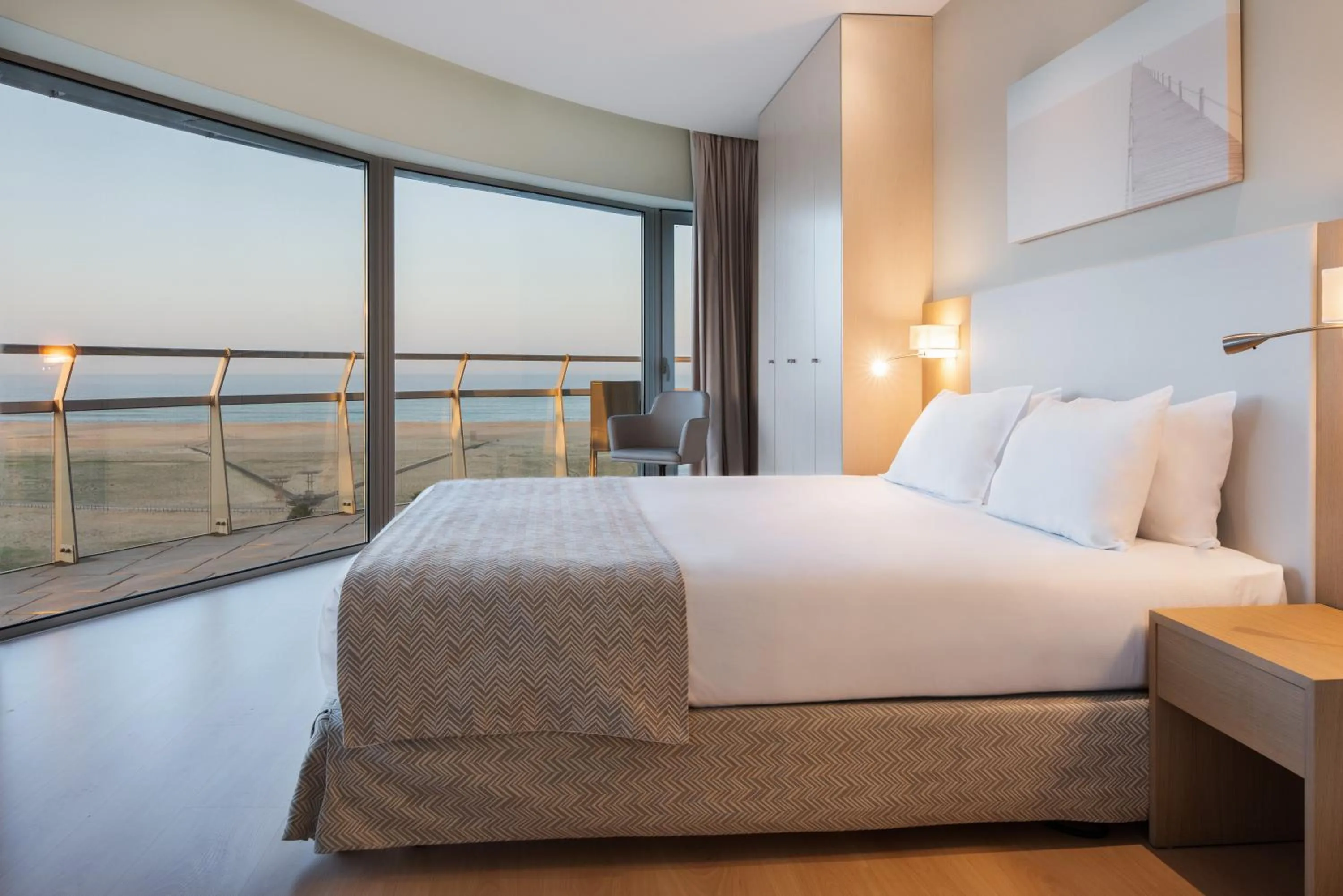 Balcony/Terrace, Bed in Eurostars Oasis Plaza