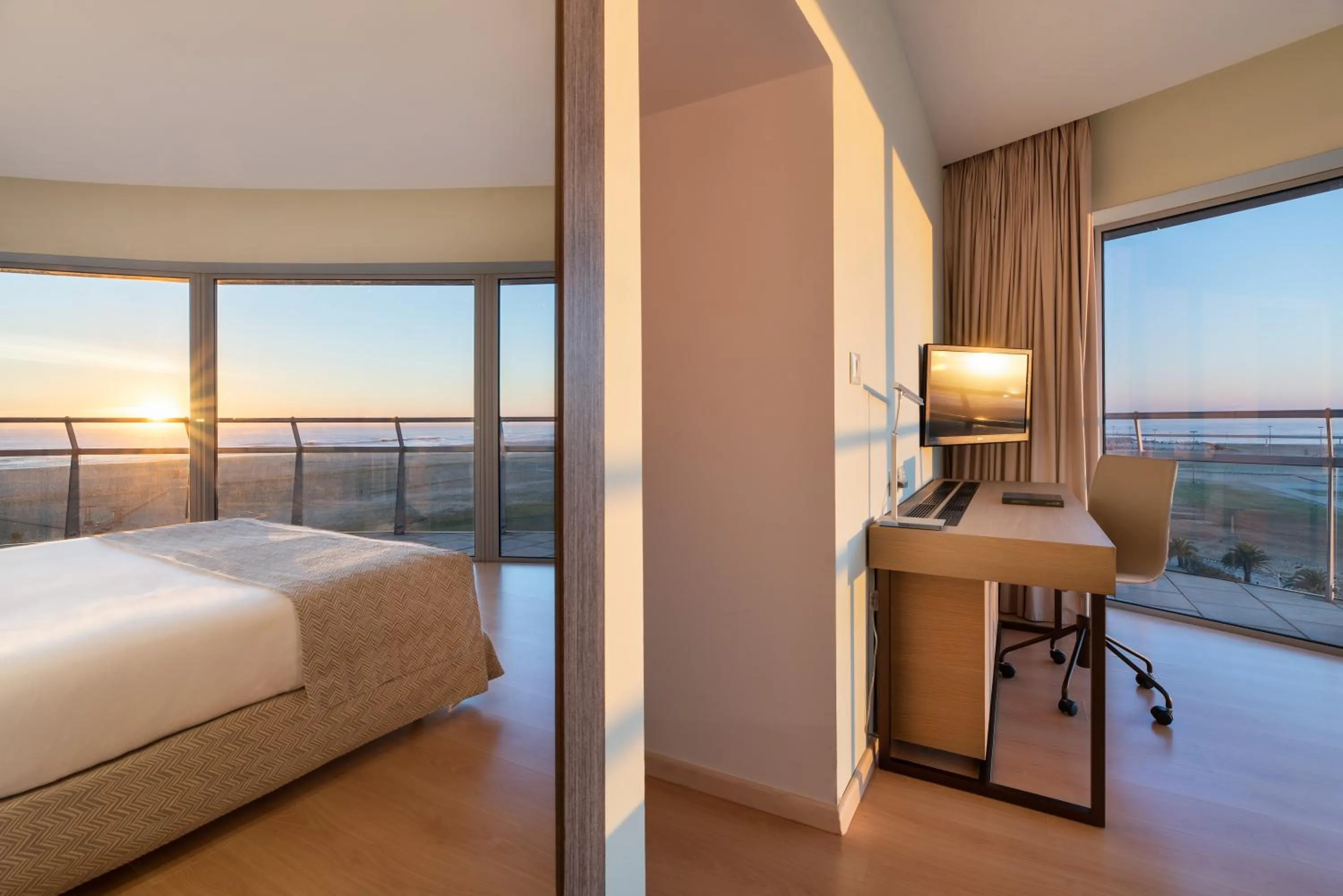 Photo of the whole room, Bed in Eurostars Oasis Plaza