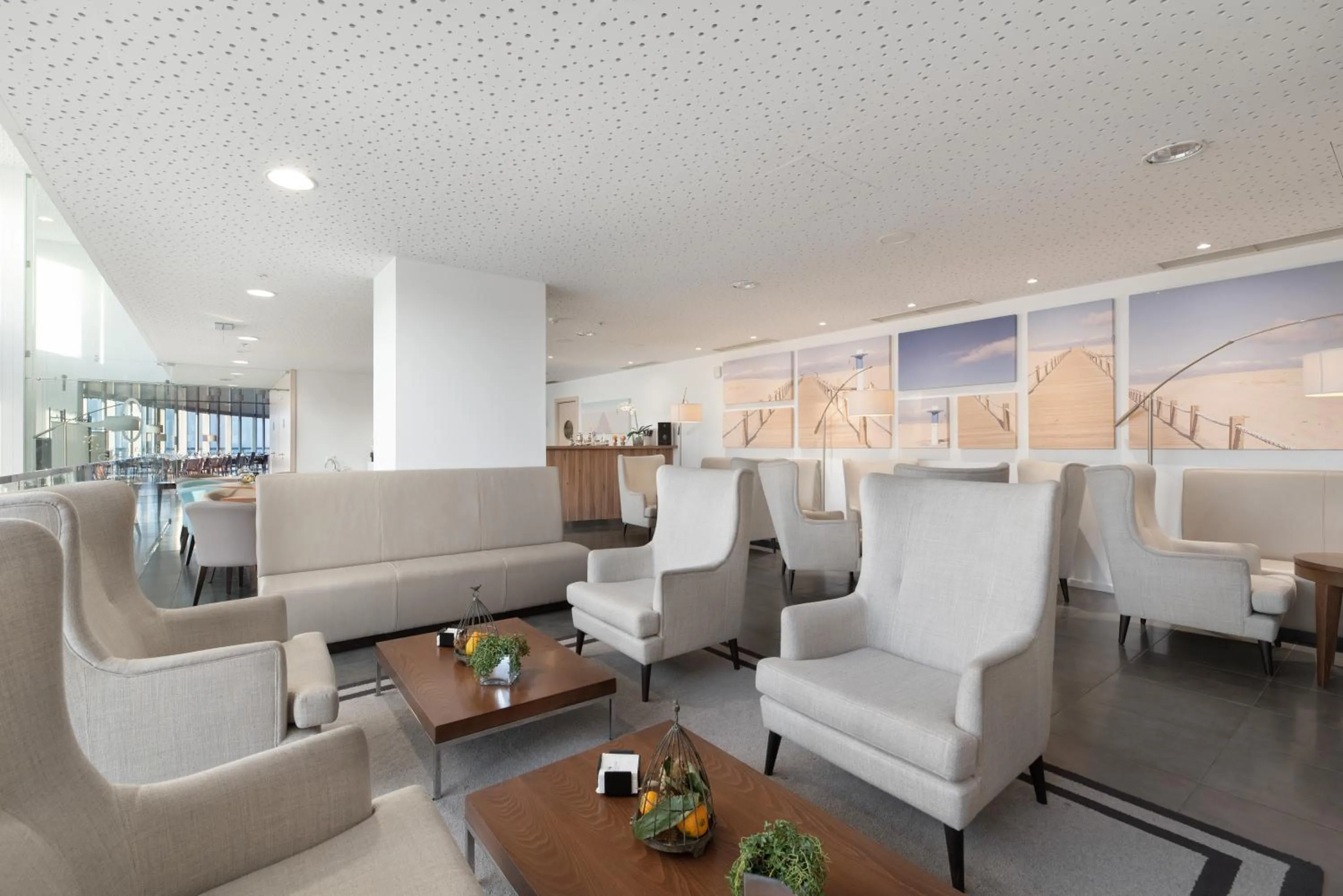 Lounge or bar in Eurostars Oasis Plaza