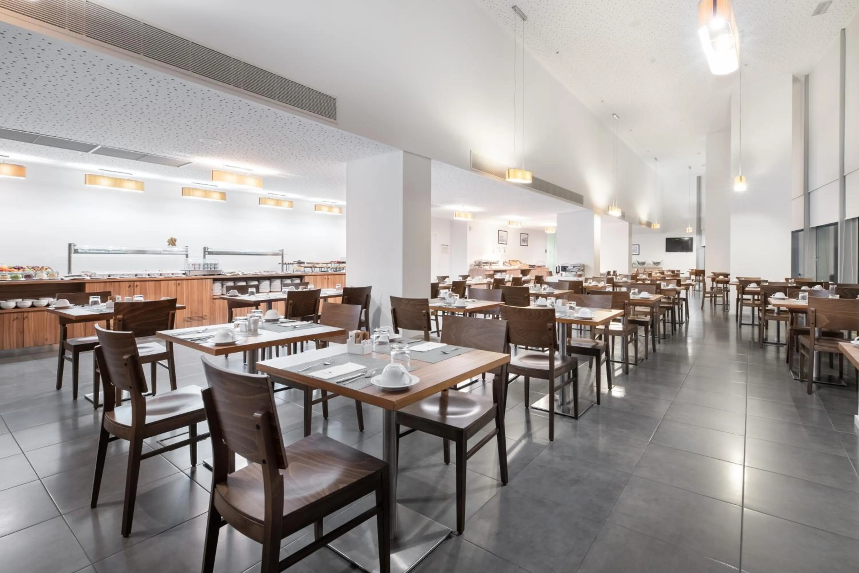 Restaurant/places to eat in Eurostars Oasis Plaza