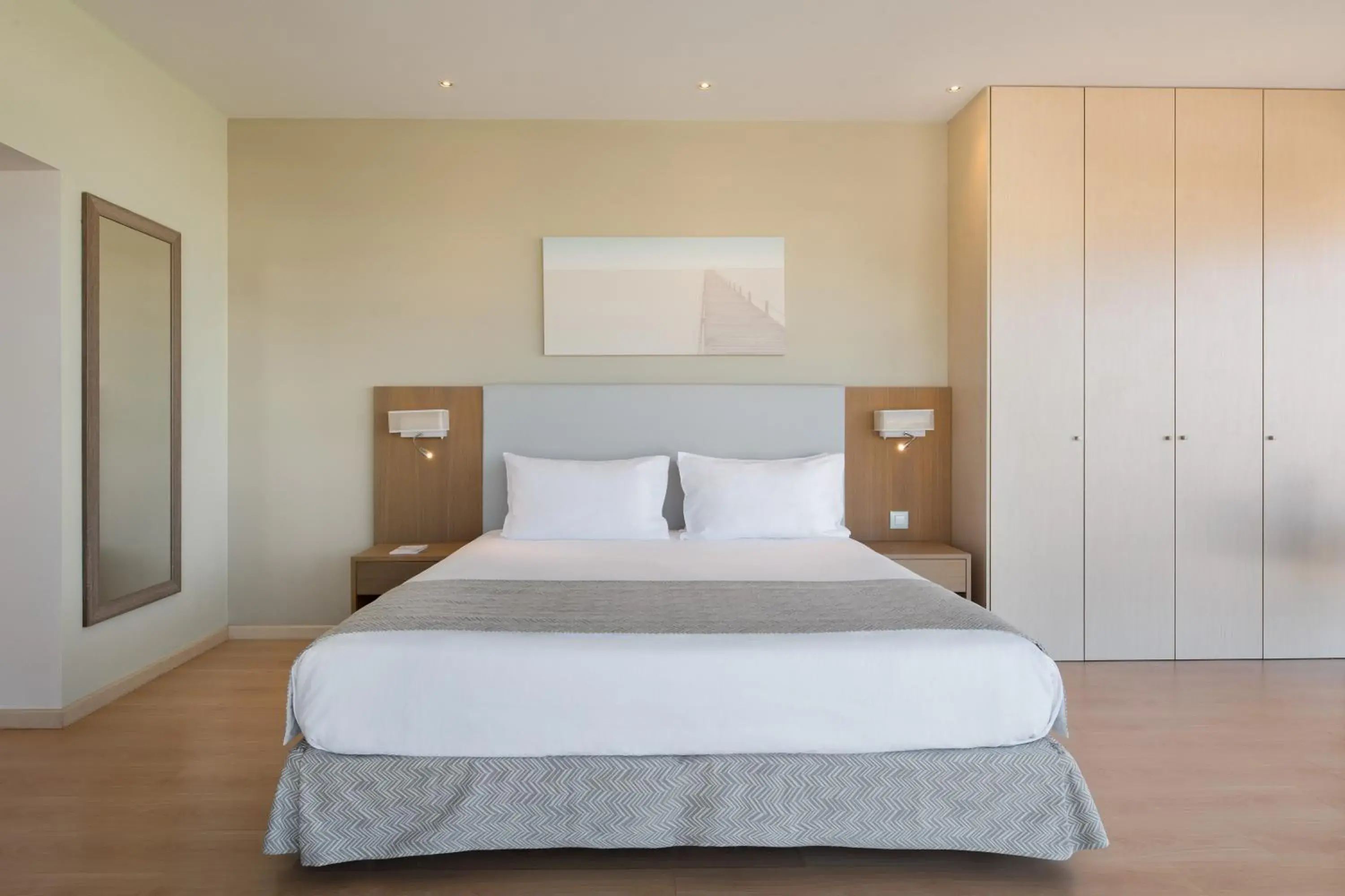 Deluxe Suite with City View in Eurostars Oasis Plaza Deluxe Suite with City View in Eurostars Oasis Plaza