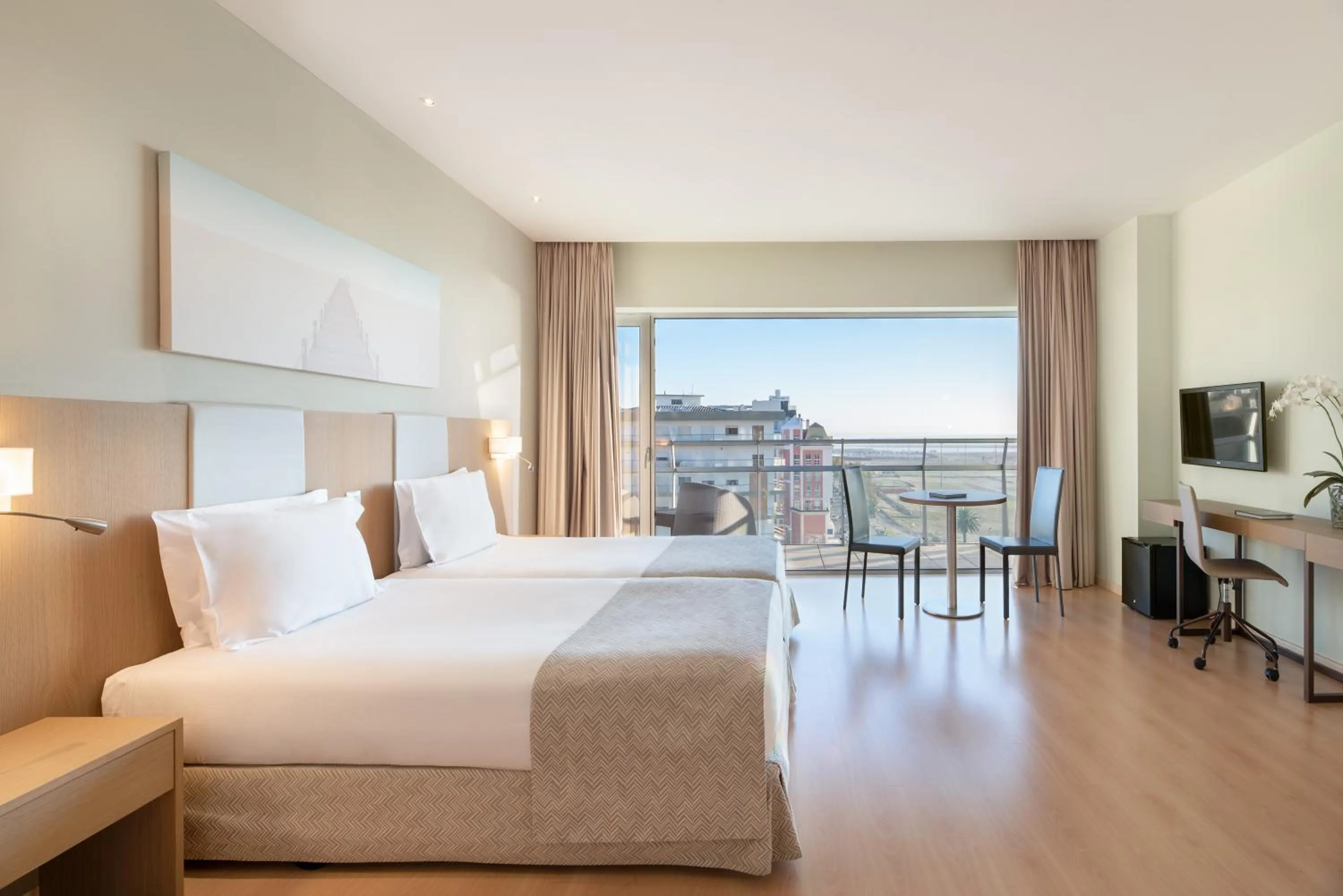 Photo of the whole room, Bed in Eurostars Oasis Plaza