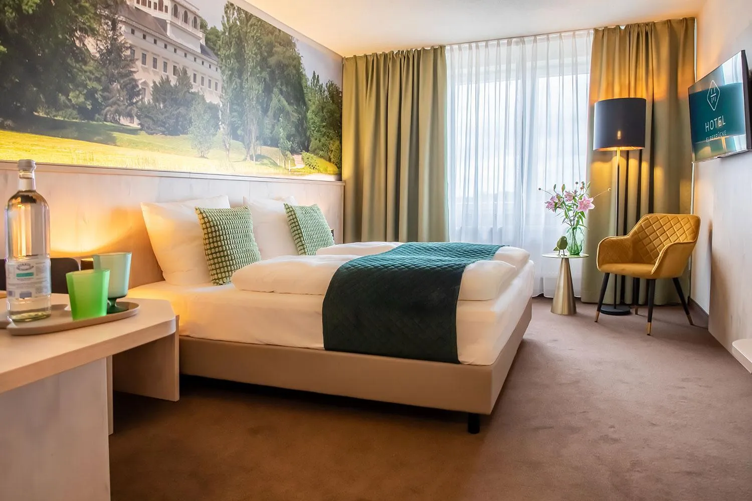 Bedroom, Bed in Hotel Restaurant Elbebrücke