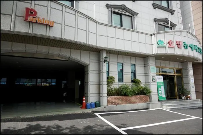 Property building in Hotel New Evergreen