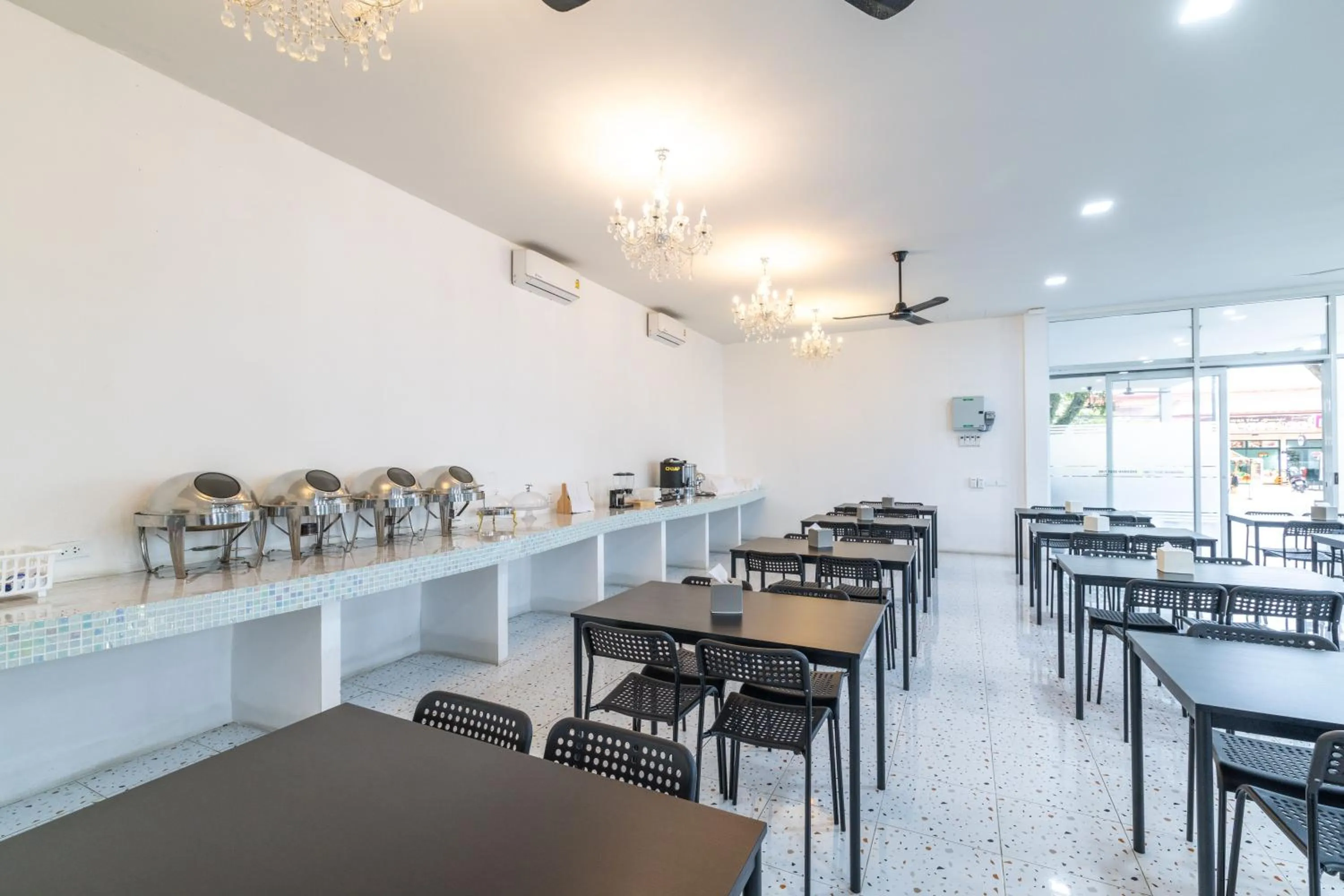 Restaurant/places to eat in Andaman Sea Best Pool Access and Villas