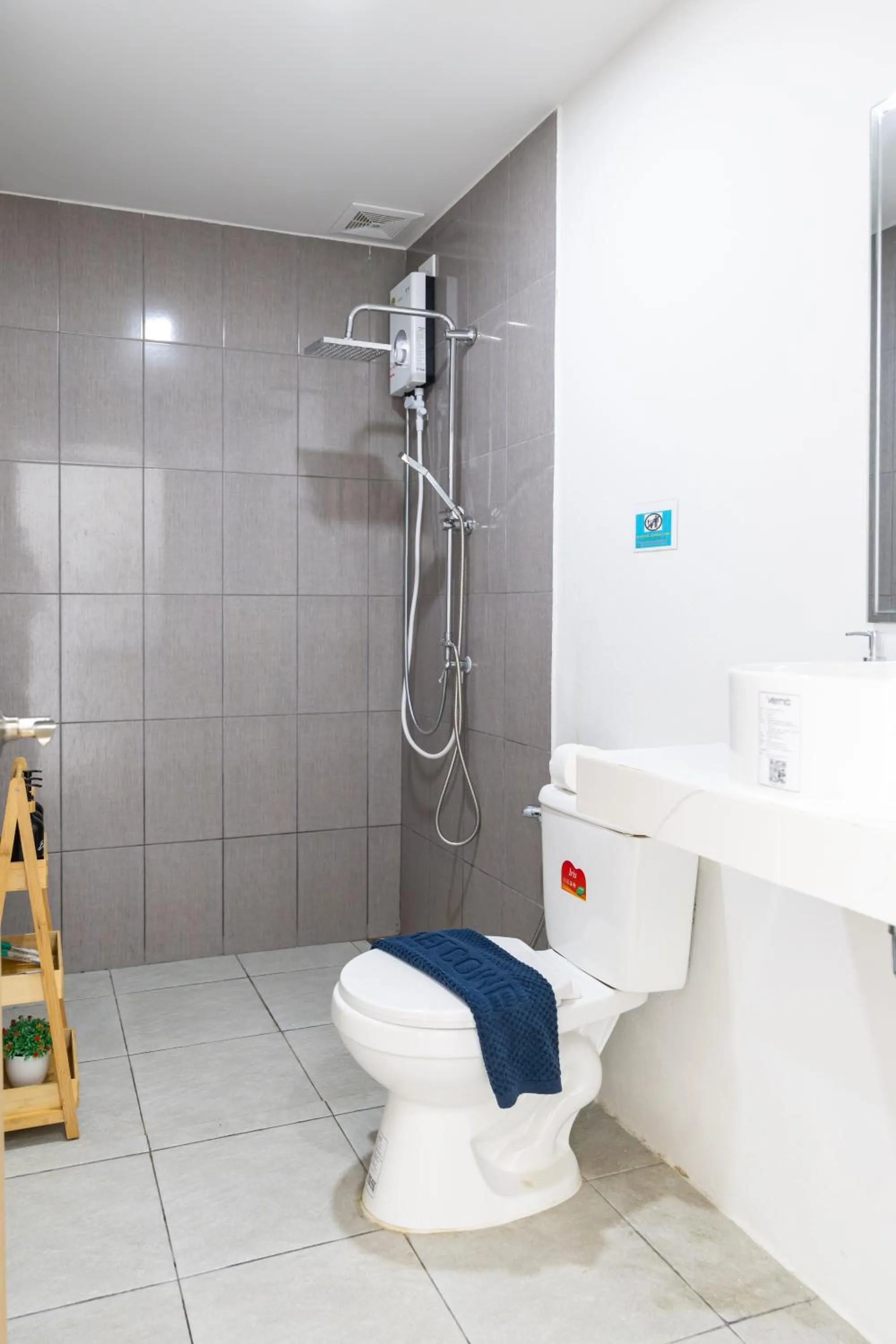 Shower in Andaman Sea Best Pool Access and Villas