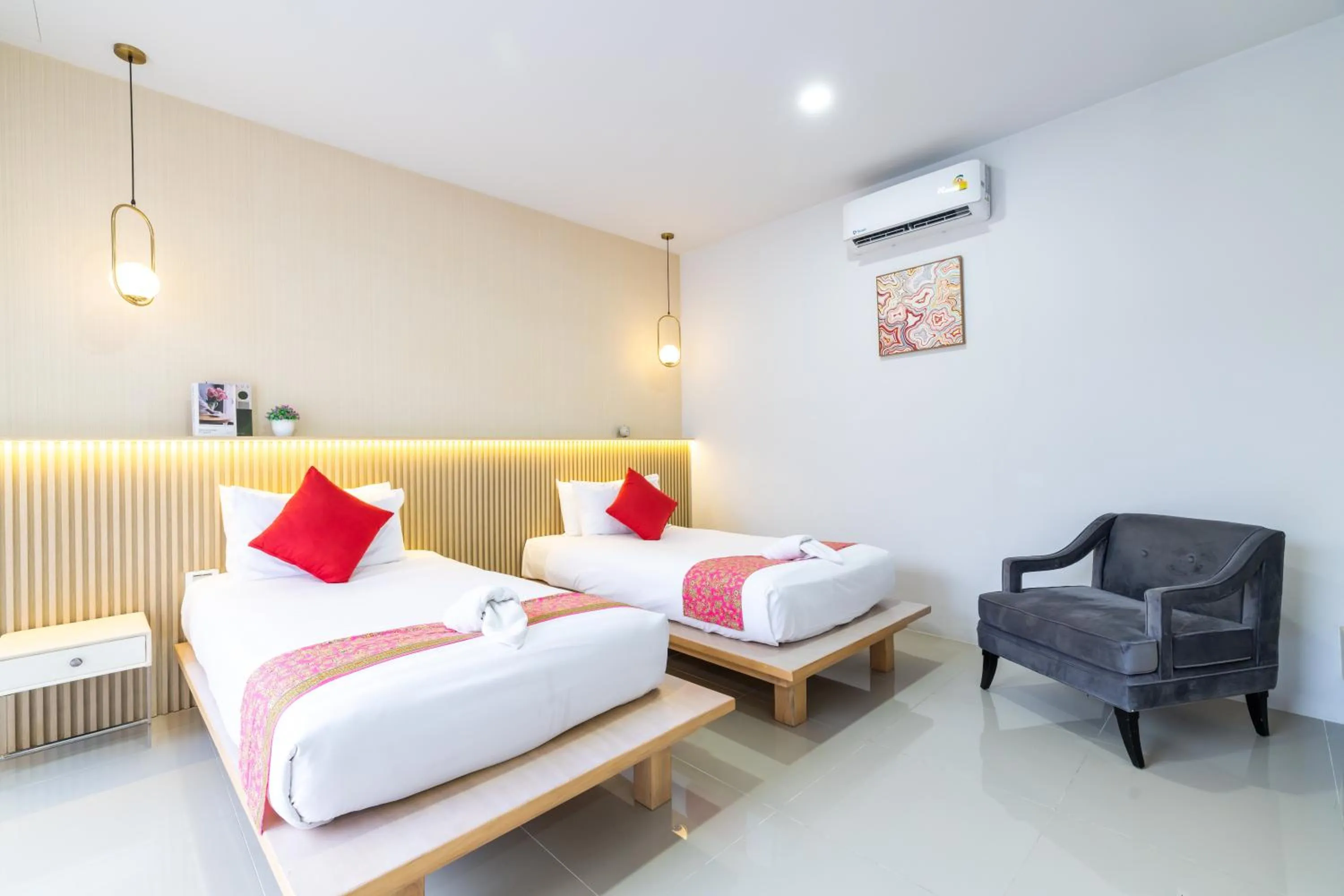 Bed in Andaman Sea Best Pool Access and Villas