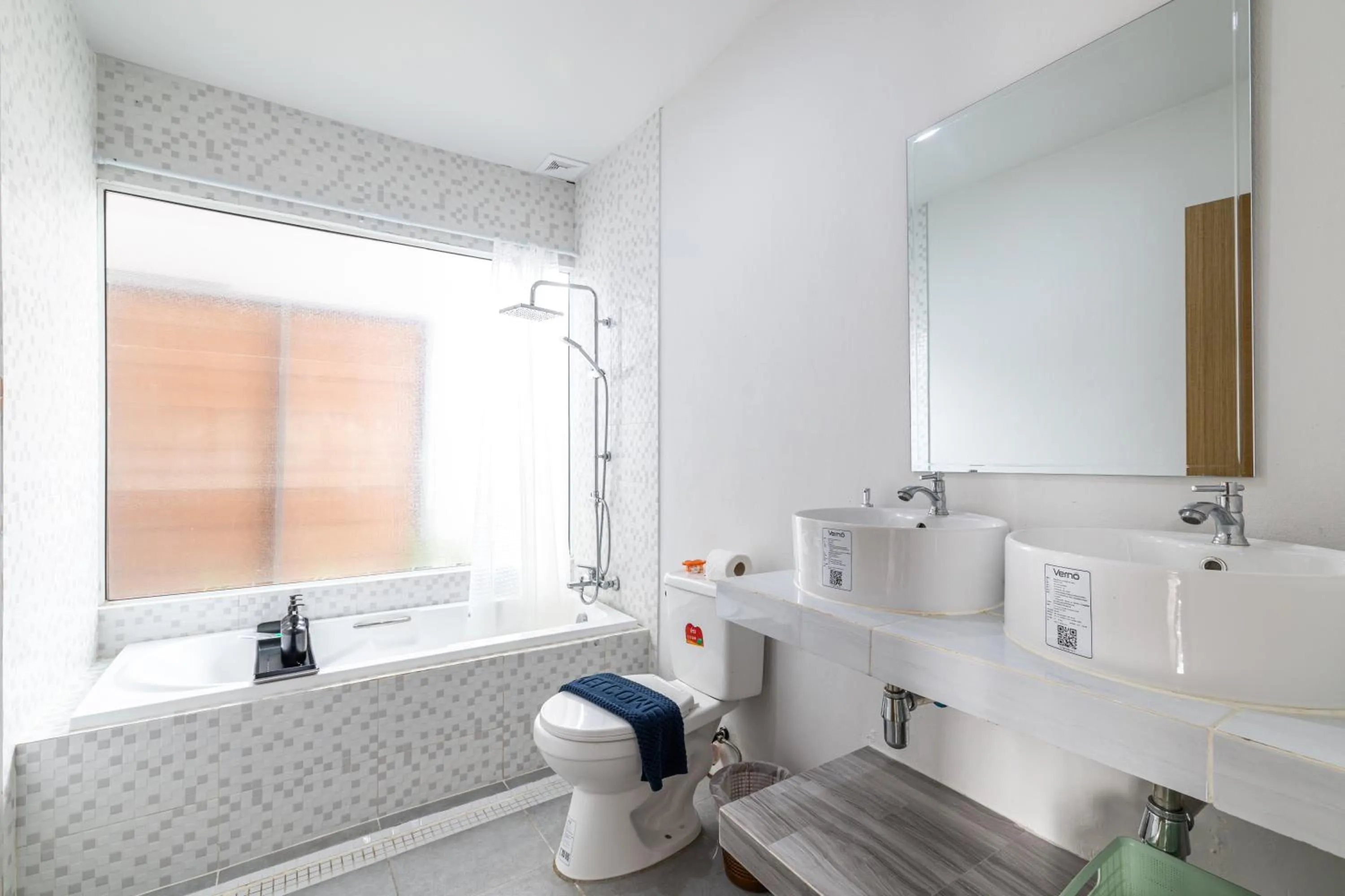 Shower in Andaman Sea Best Pool Access and Villas