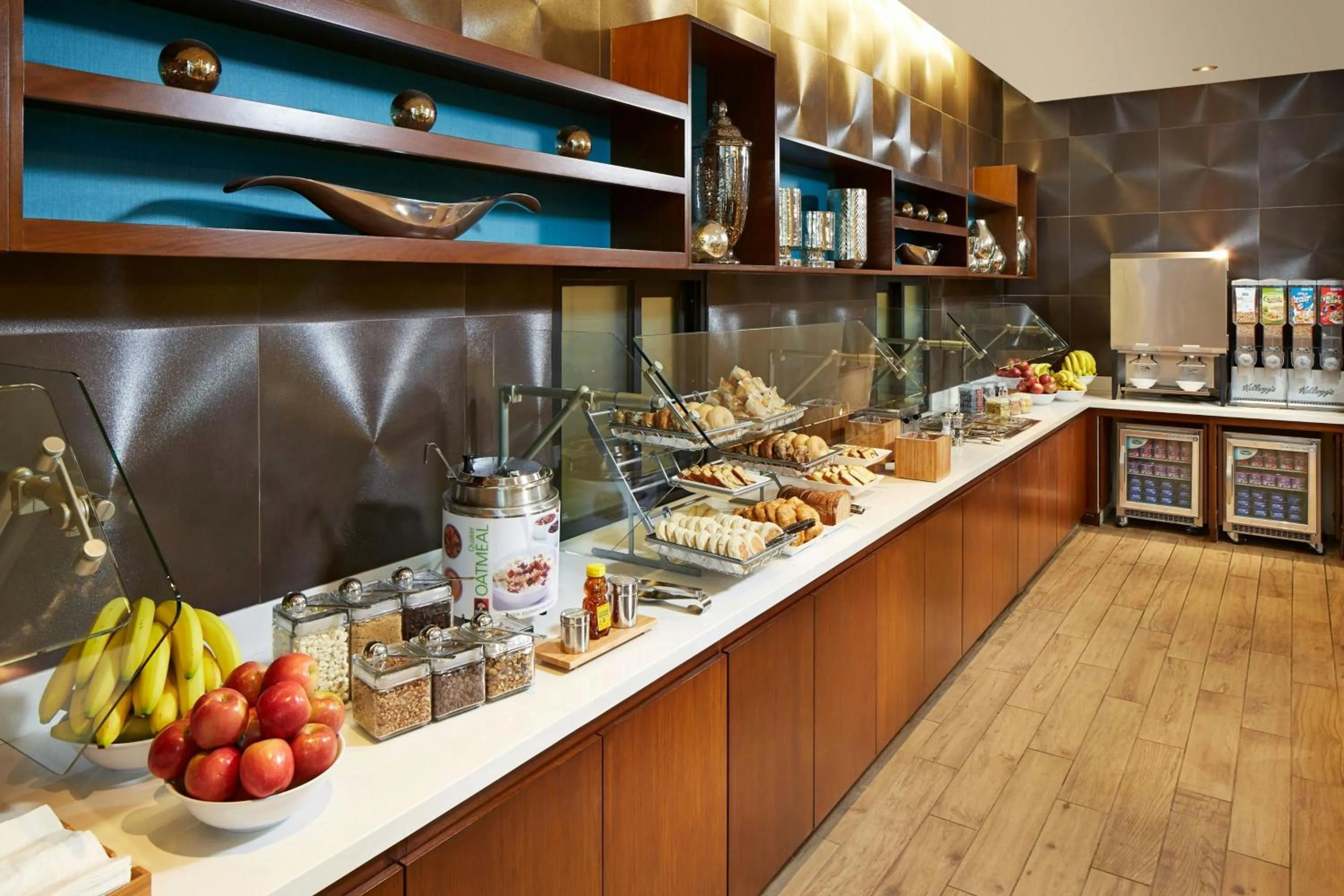 Breakfast in SpringHill Suites by Marriott at Anaheim Resort Area/Convention Center