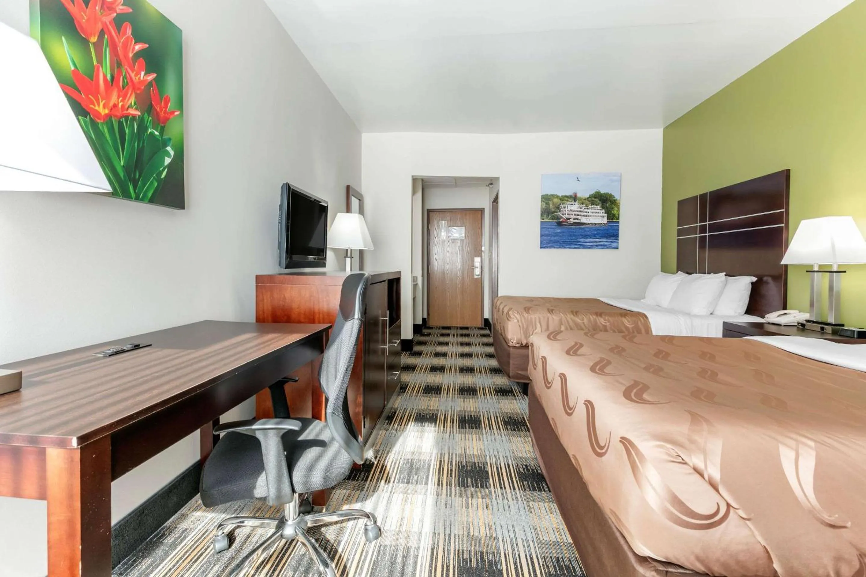 Photo of the whole room, Bed in Quality Inn Cape Girardeau North