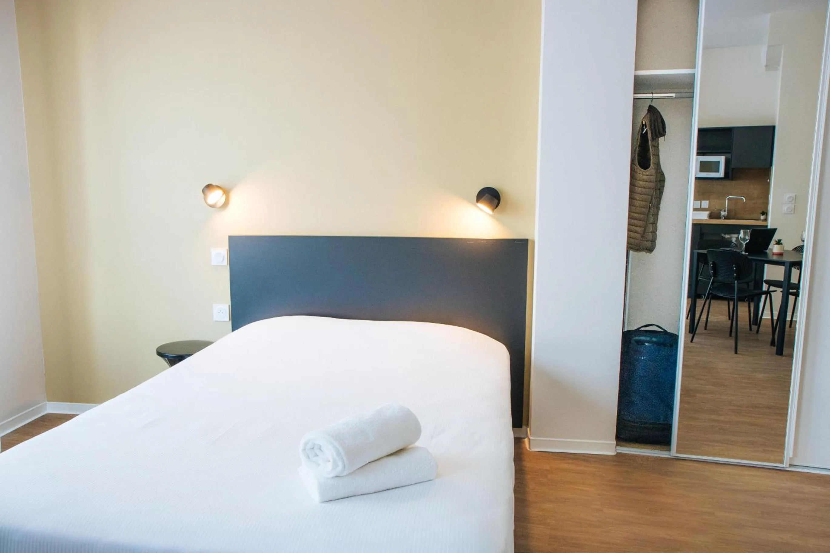 Bed in Twenty Business Flats Béziers