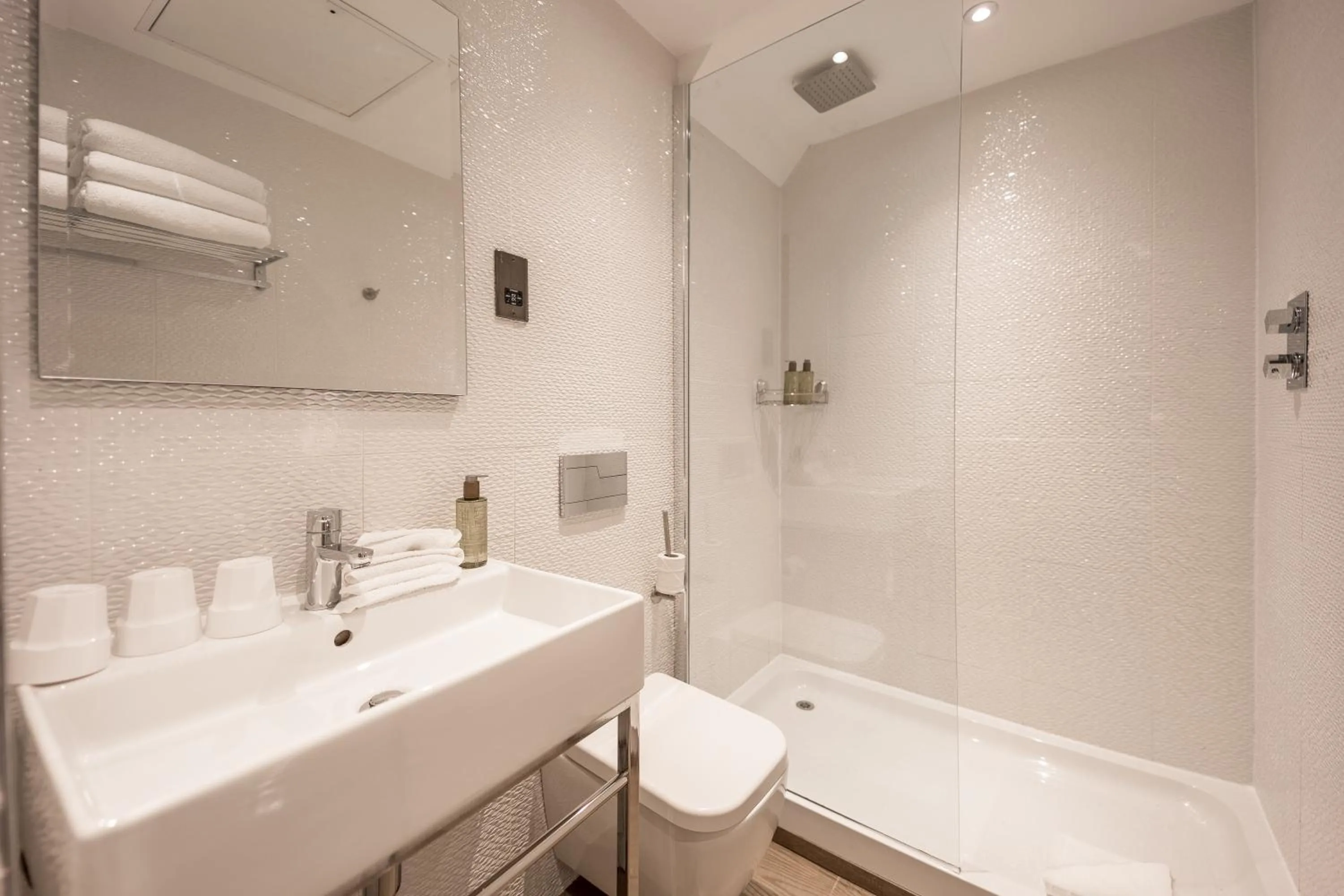 Bathroom in Murrayfield Hotel