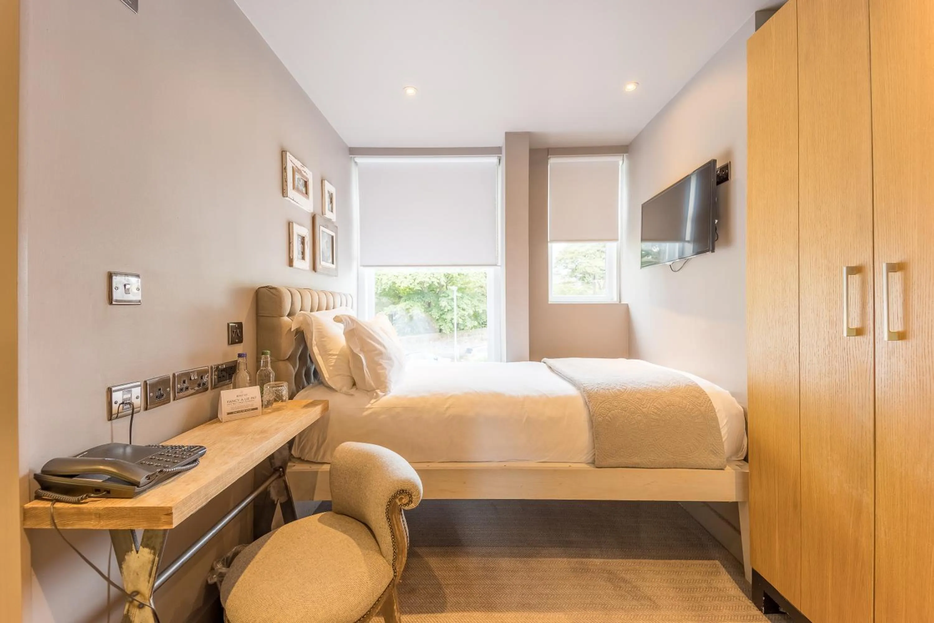 Photo of the whole room, Bed in Murrayfield Hotel