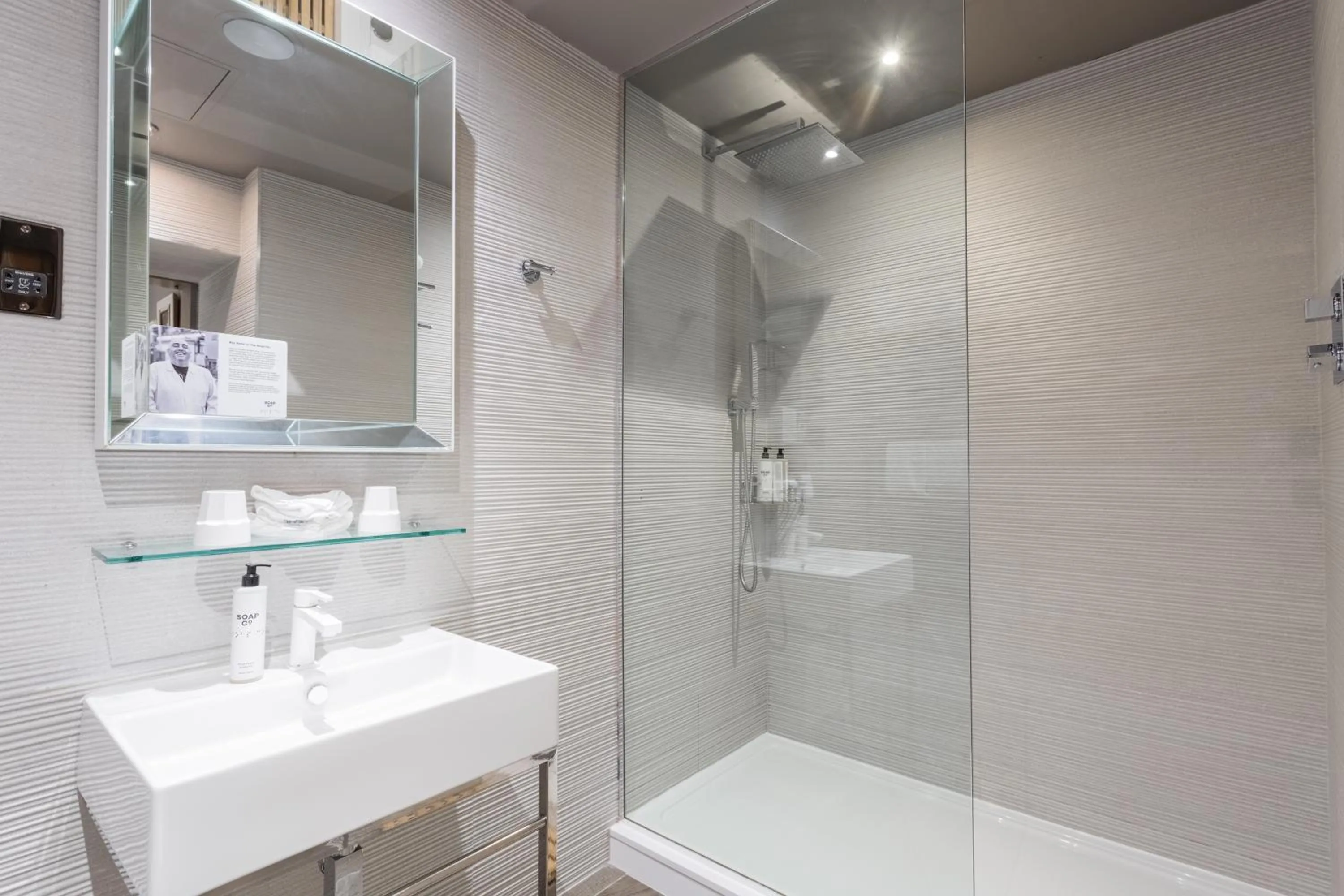 Shower in Murrayfield Hotel