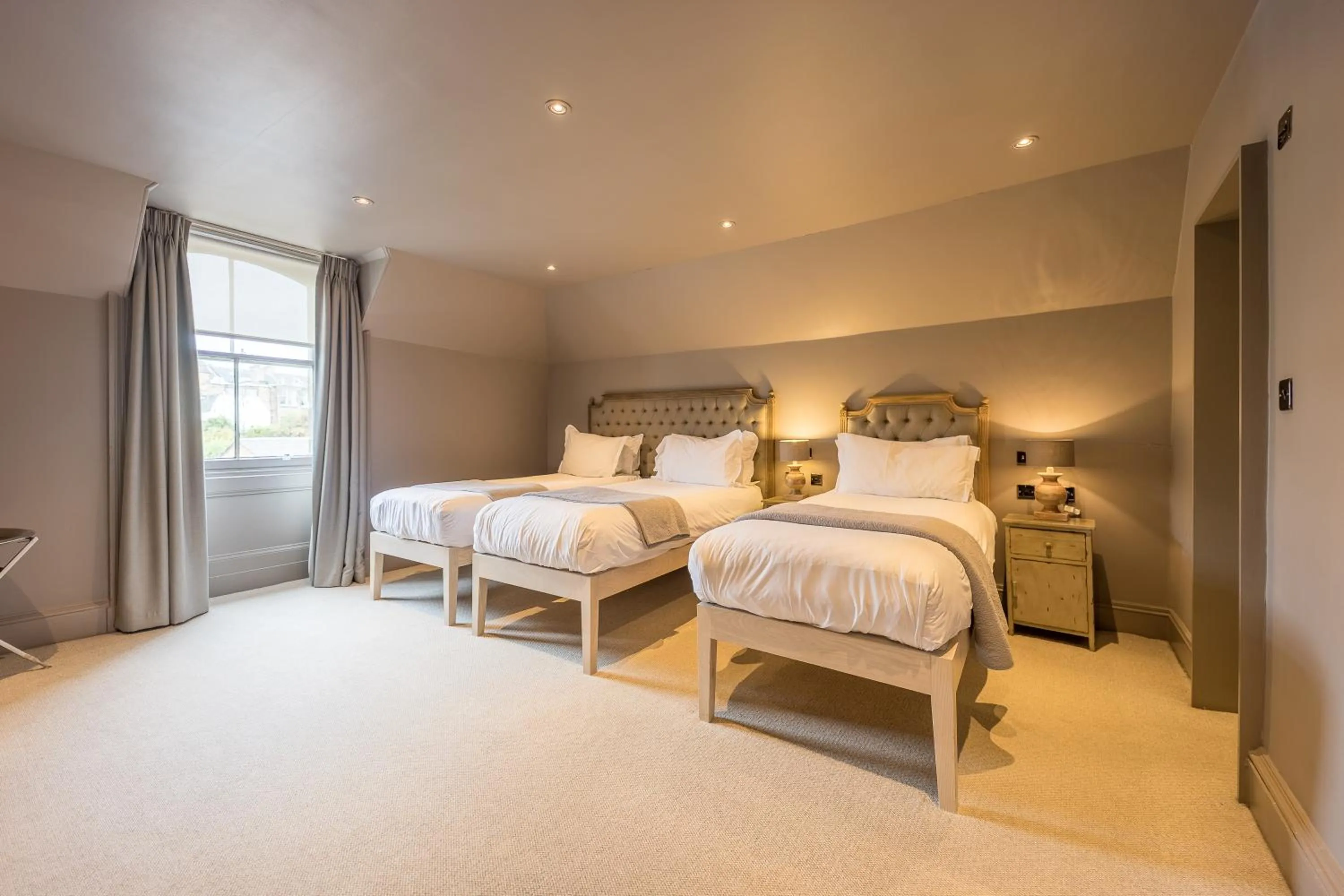 Photo of the whole room, Bed in Murrayfield Hotel