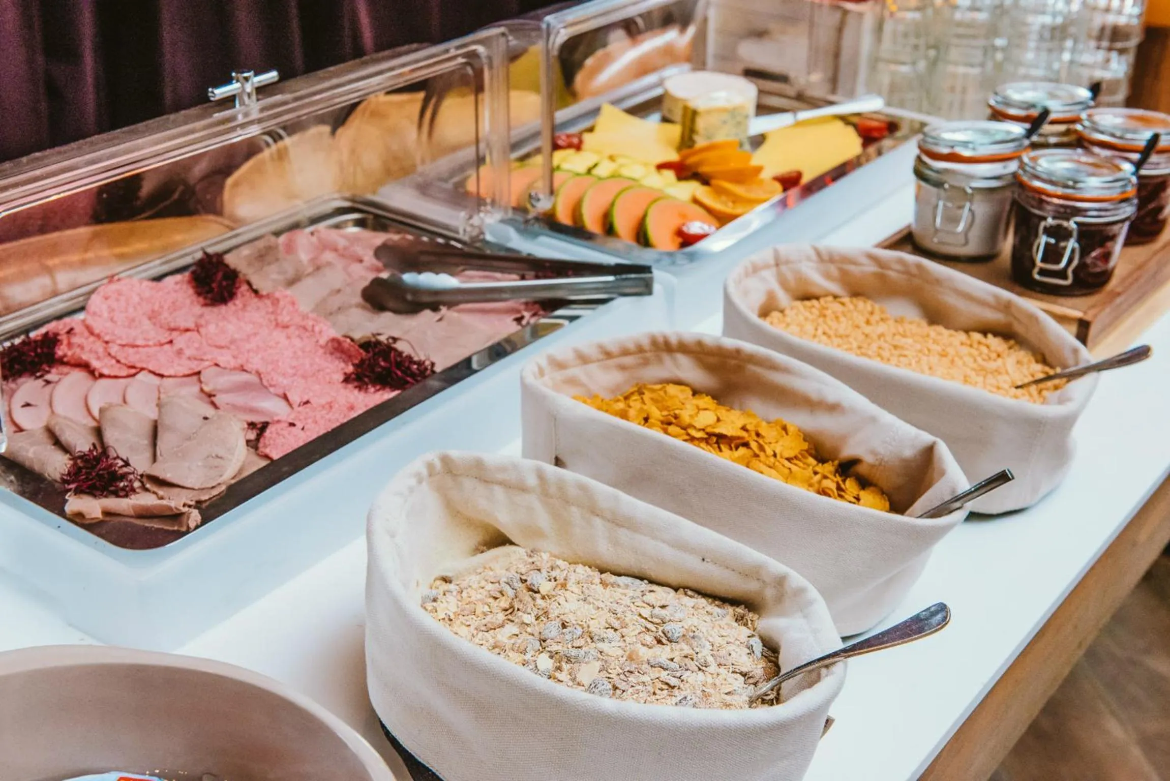 Food and drinks in Murrayfield Hotel