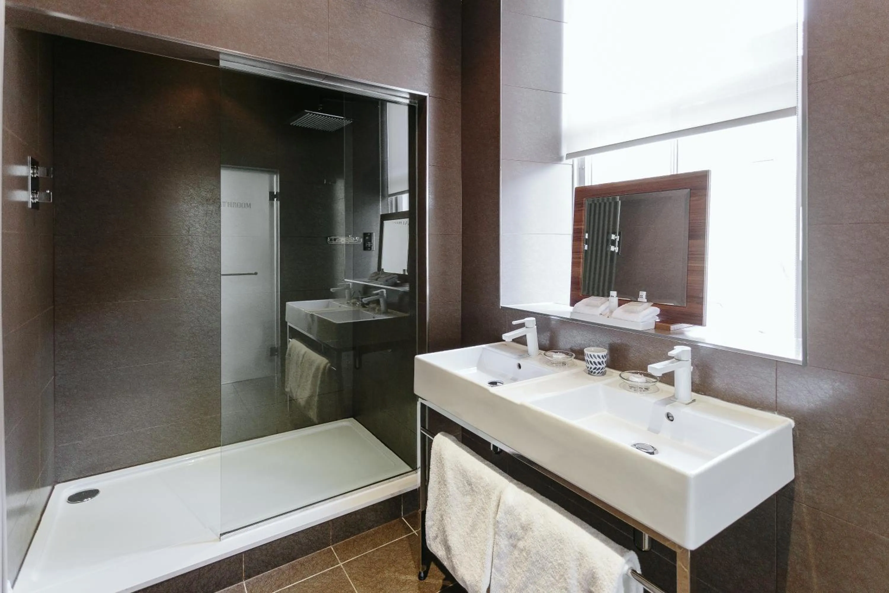 Shower in Murrayfield Hotel