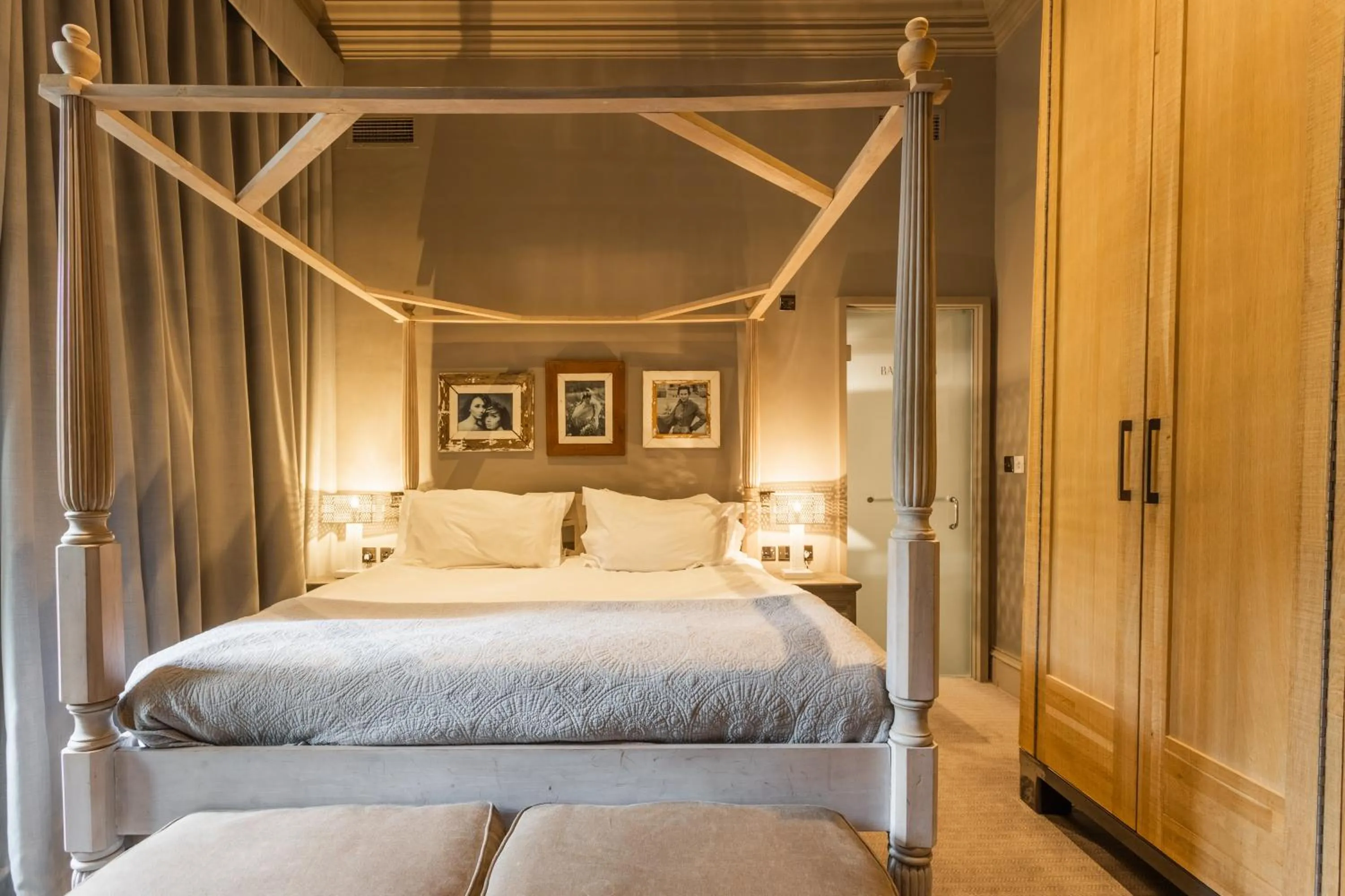 Bed in Murrayfield Hotel