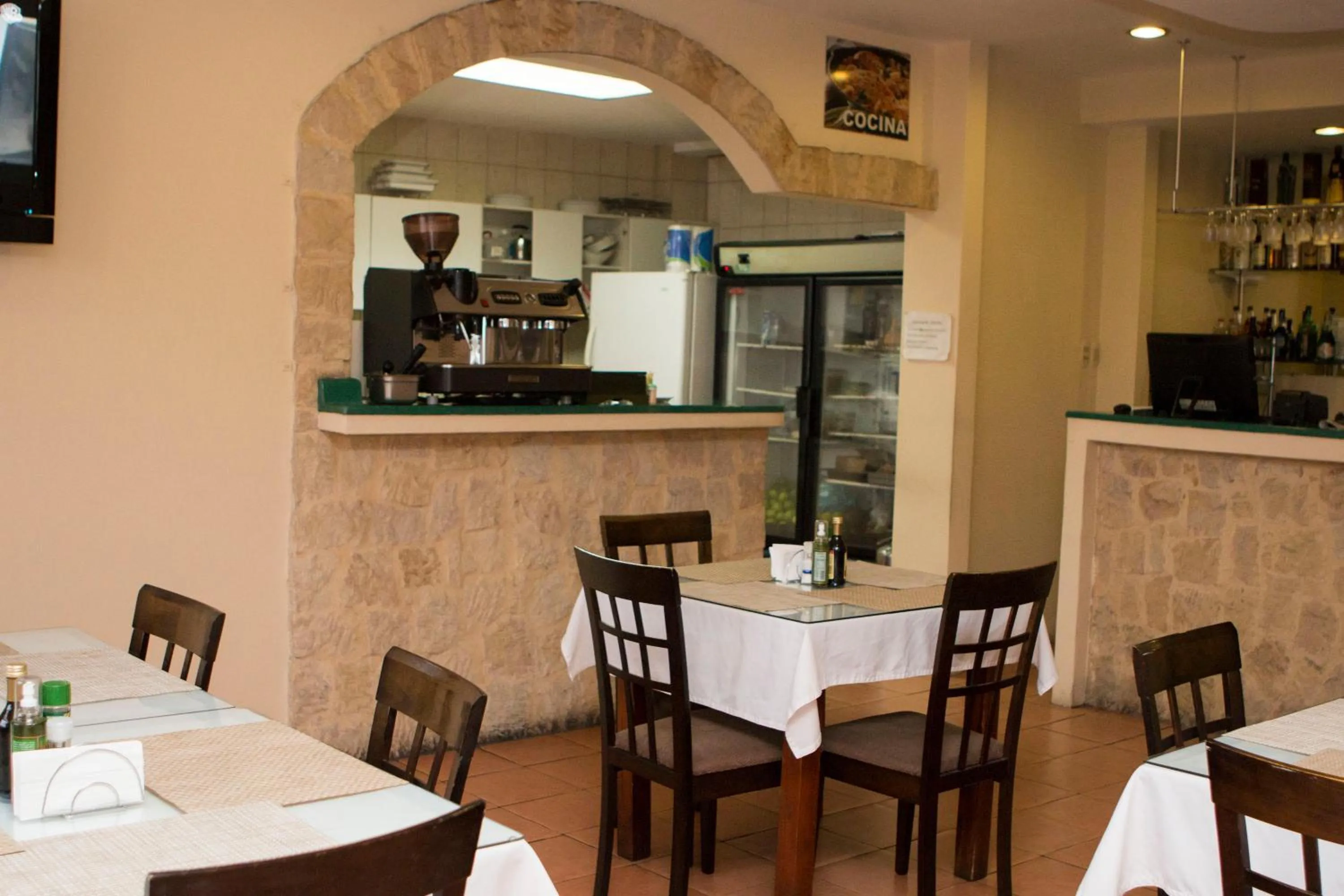 Restaurant/places to eat in Hotel Novo
