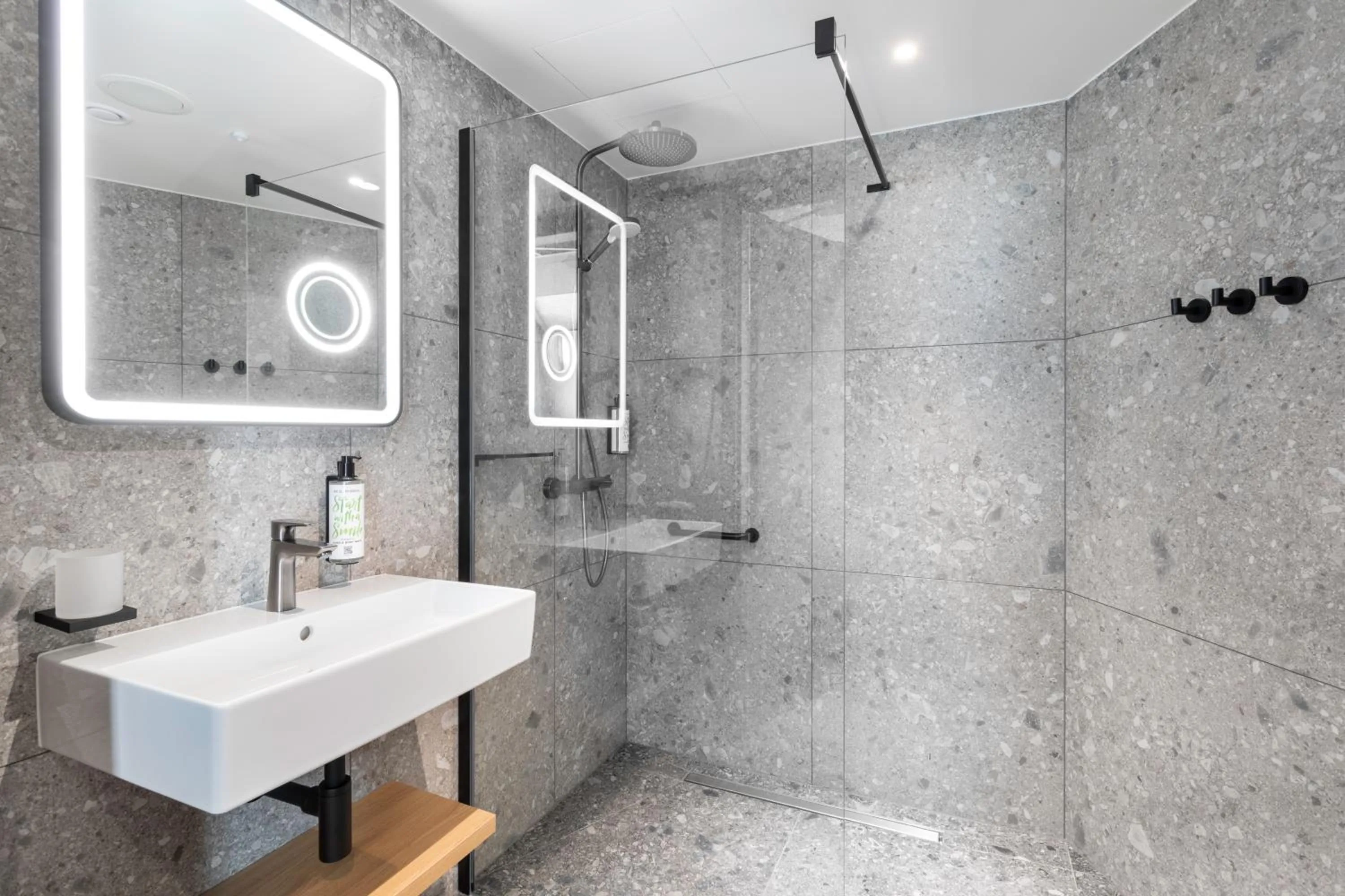 Shower in Qubus Hotel Katowice