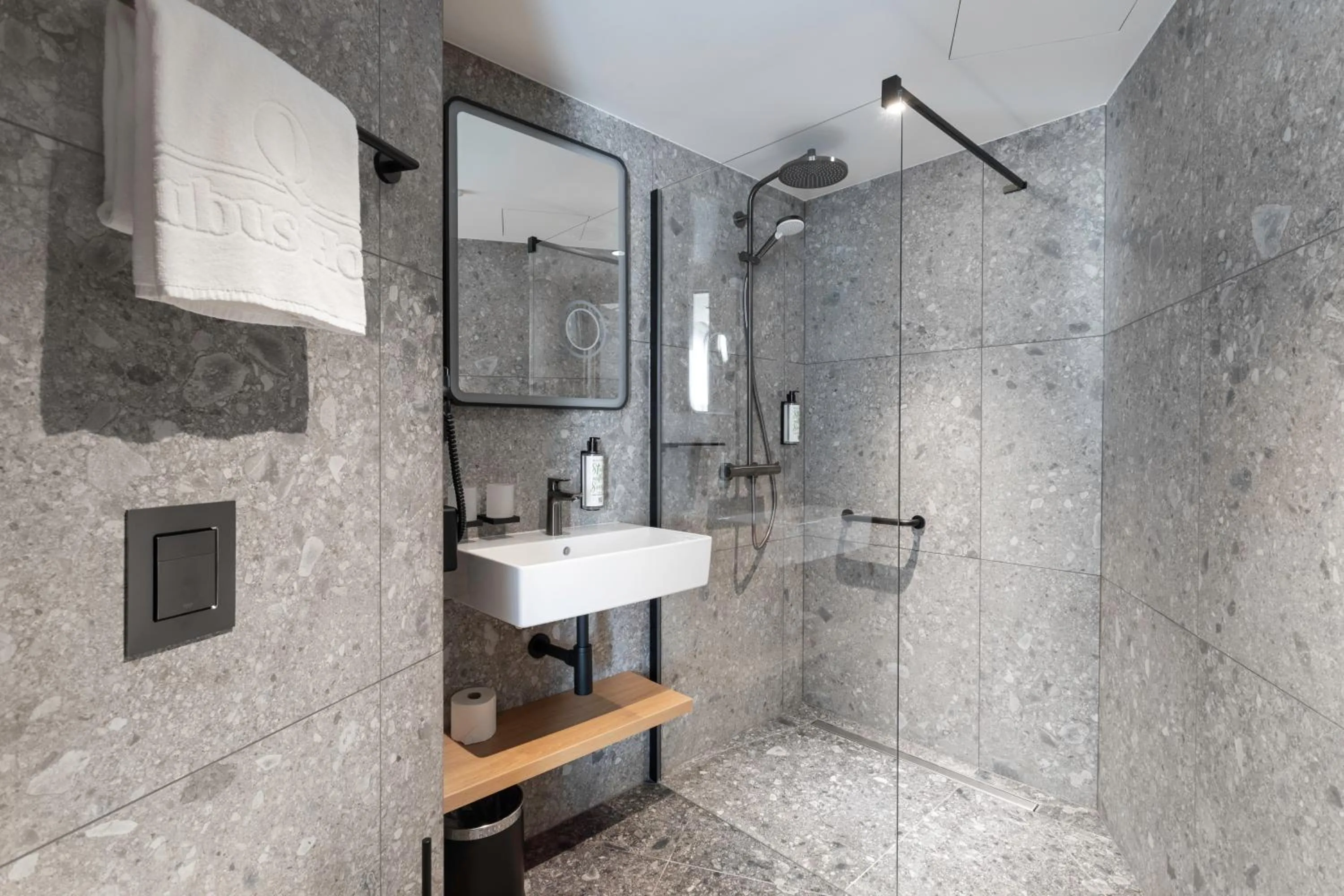 Shower in Qubus Hotel Katowice