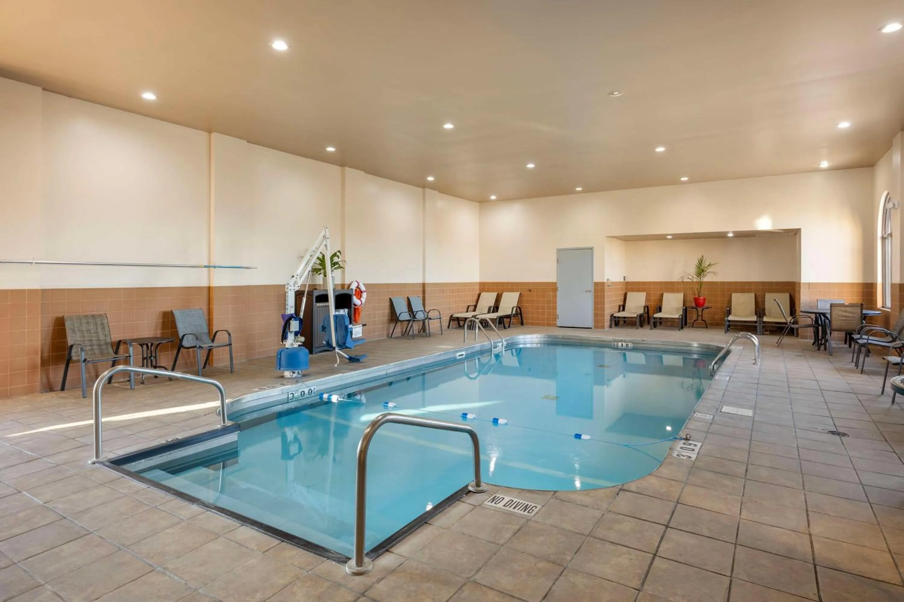 Pool view in Best Western Plus Sikeston