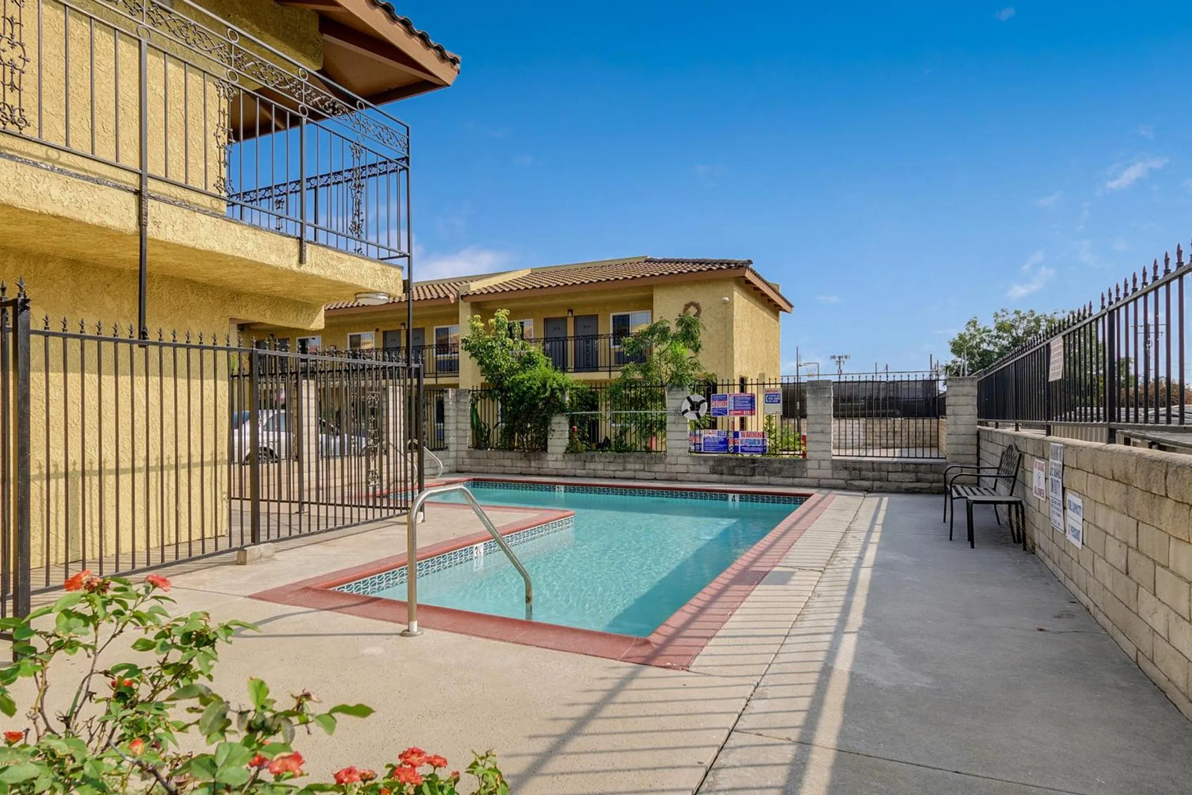 Swimming pool in Hacienda Inn