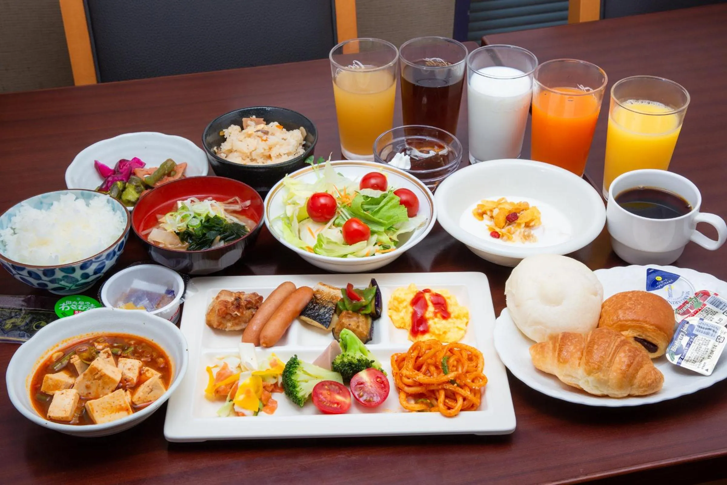 Buffet breakfast in Kuretake Inn Gotemba Inter Gold Cabin