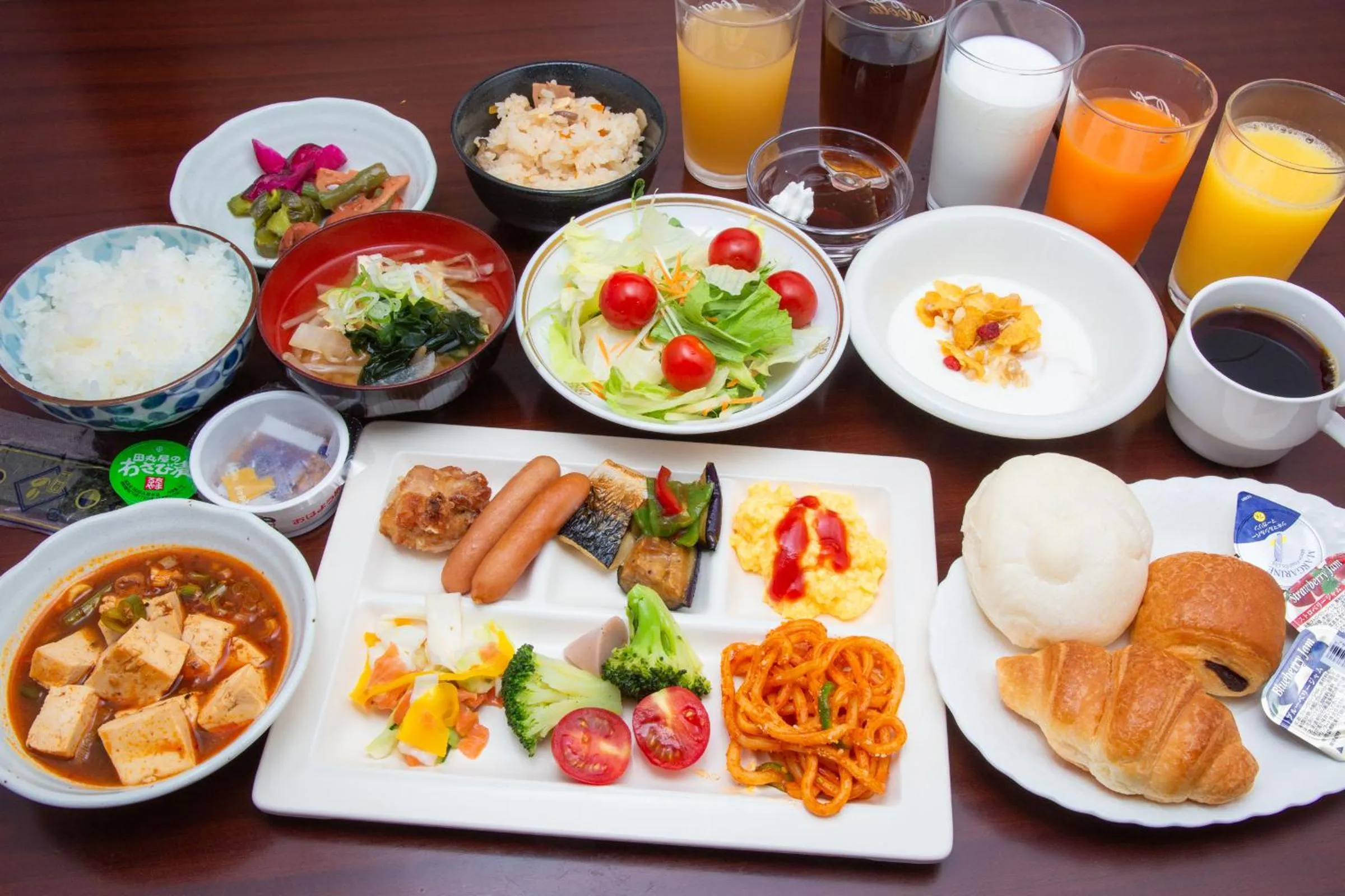 Buffet breakfast in Kuretake Inn Gotemba Inter Gold Cabin