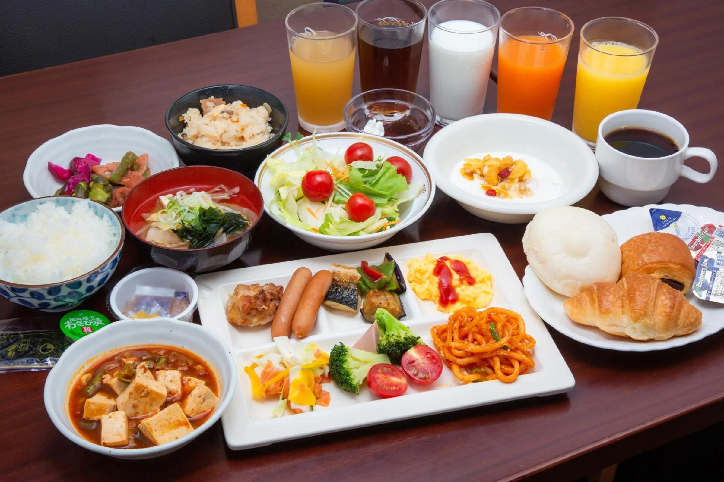 Buffet breakfast in Kuretake Inn Gotemba Inter Gold Cabin