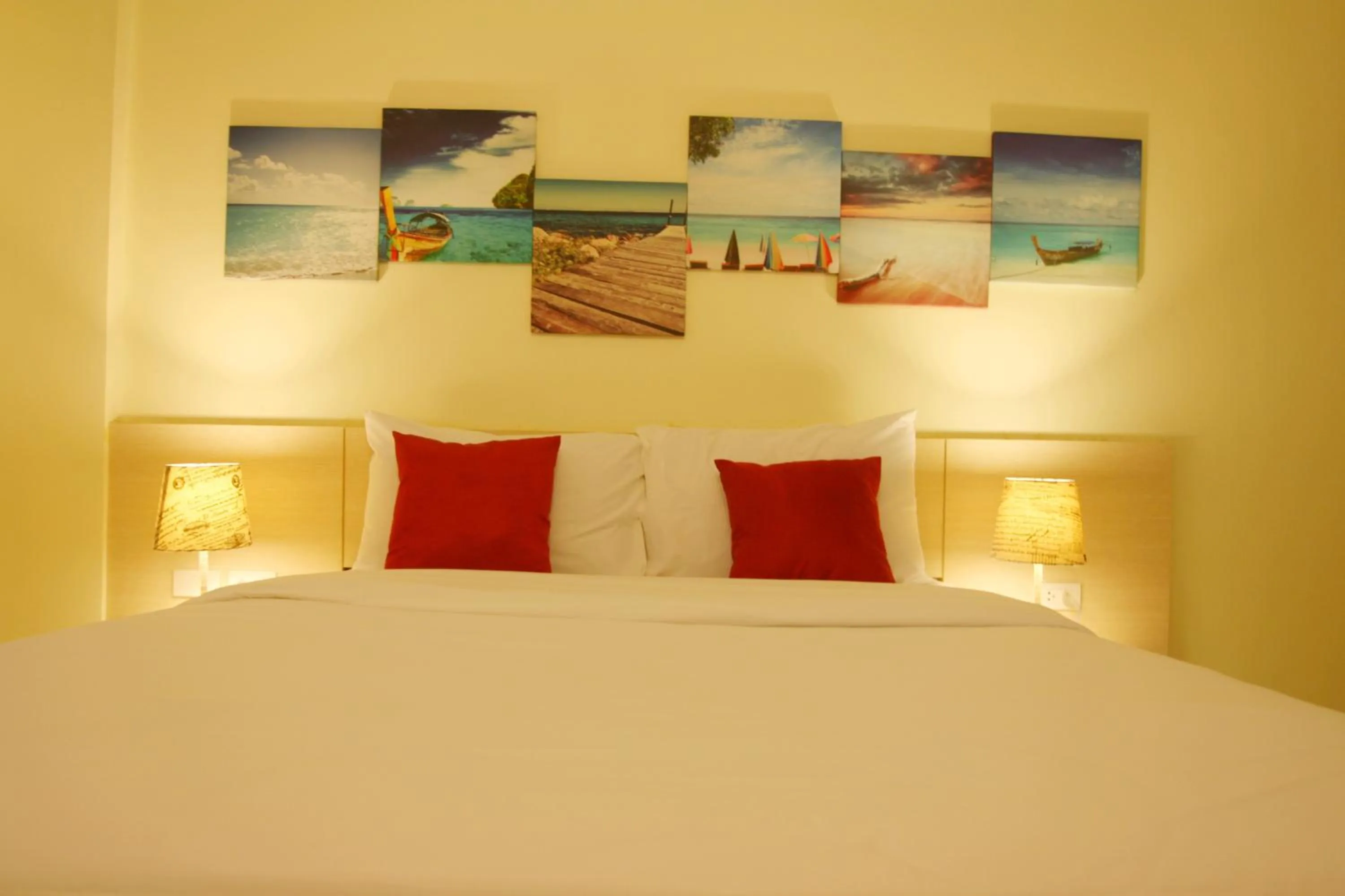 Bedroom, Bed in Apo Hotel