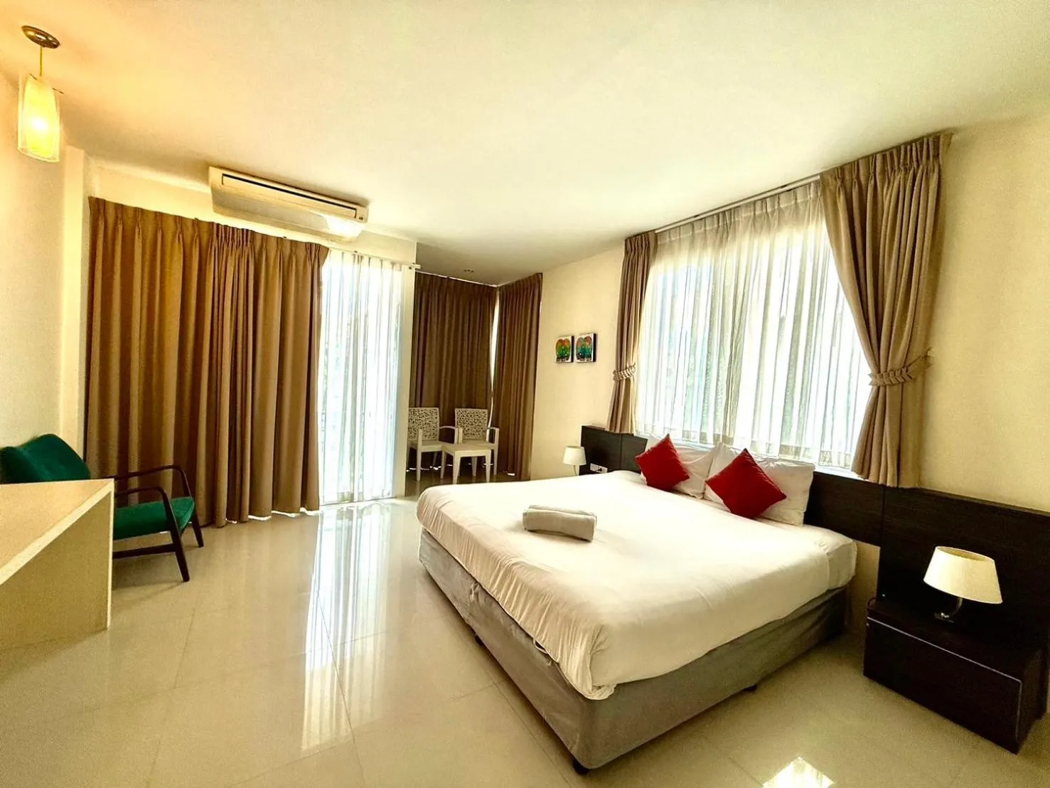 Photo of the whole room, Bed in Apo Hotel