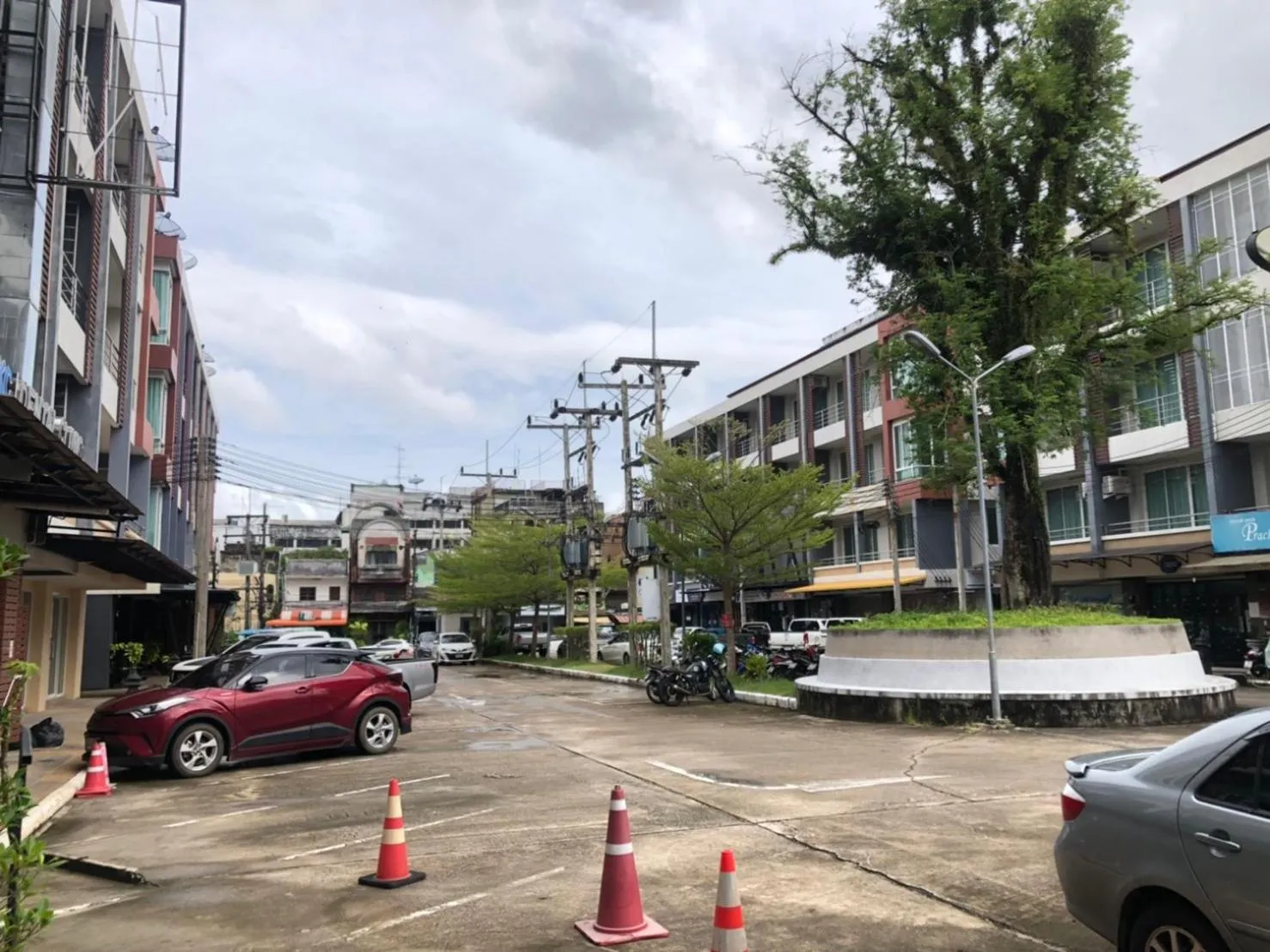 Parking in Apo Hotel