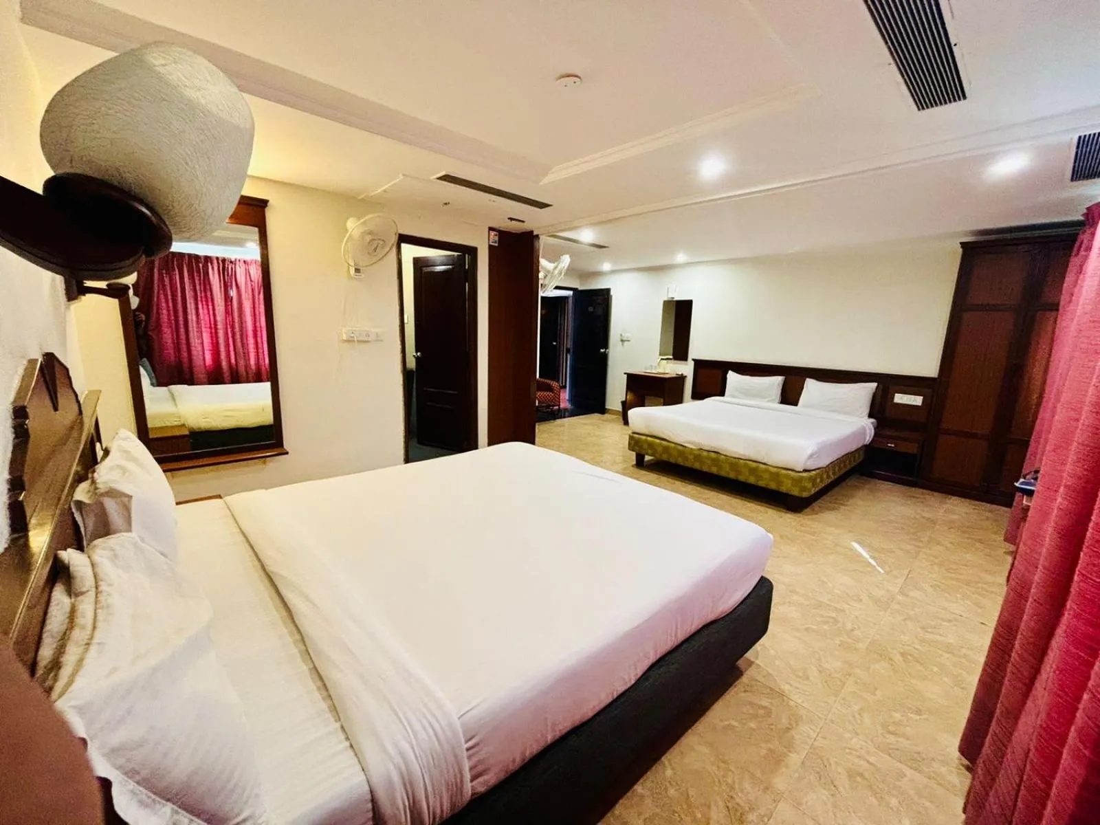 Property building, Bed in Hotel Sandalwood Inn - Rooms and Spa