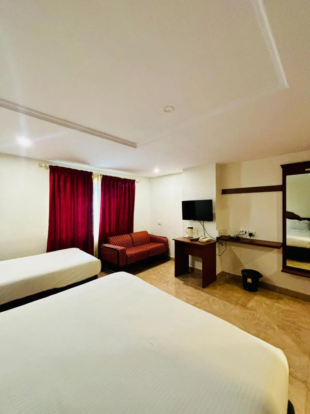 Property building, Bed in Hotel Sandalwood Inn - Rooms and Spa