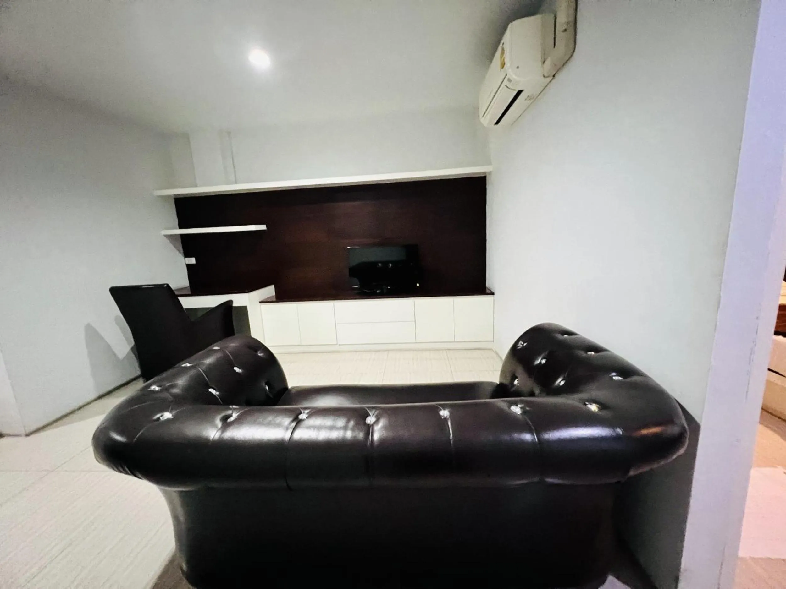 TV and multimedia in INN Kham Apartment